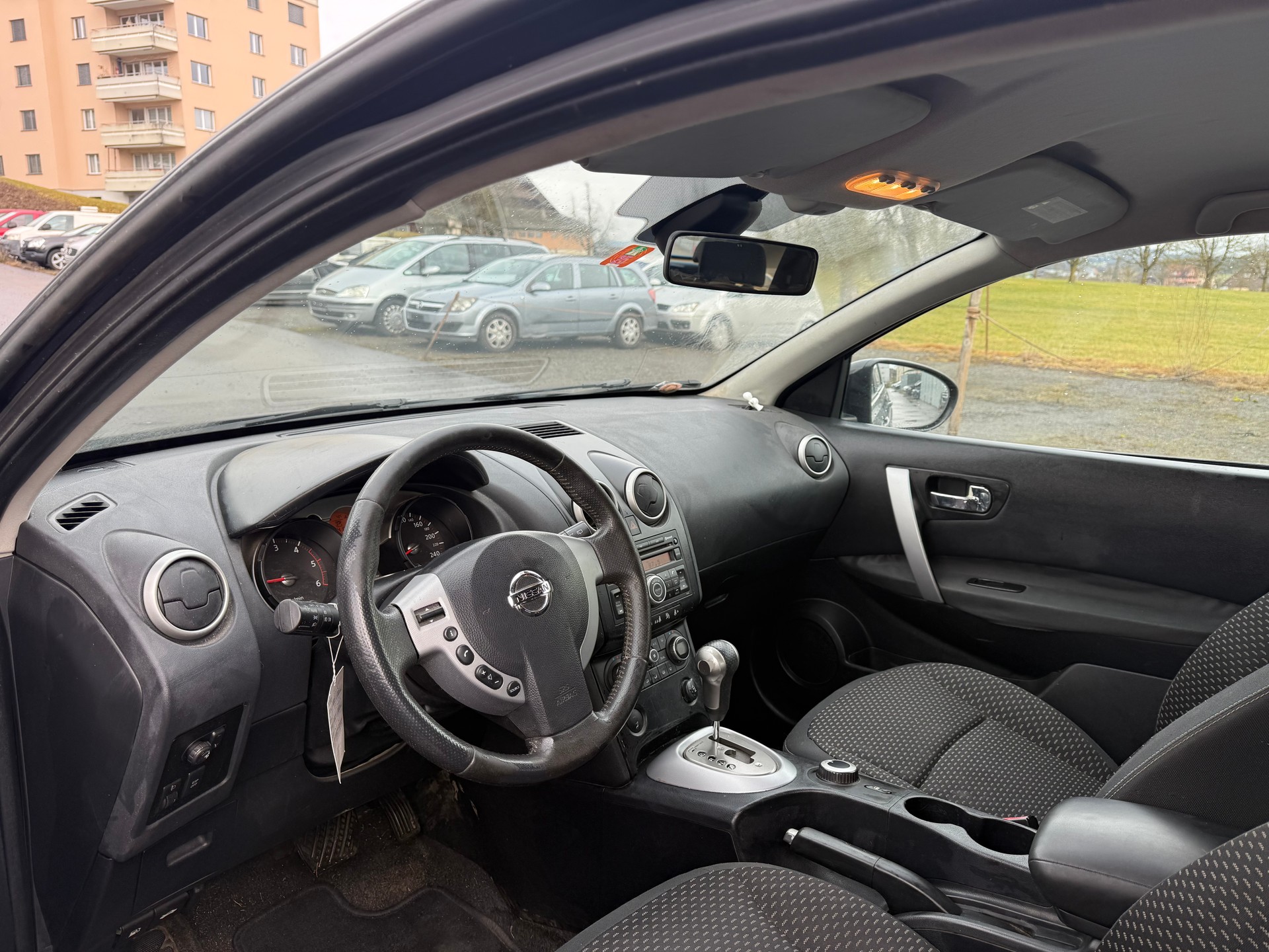 NISSAN QASHQAI-image-11