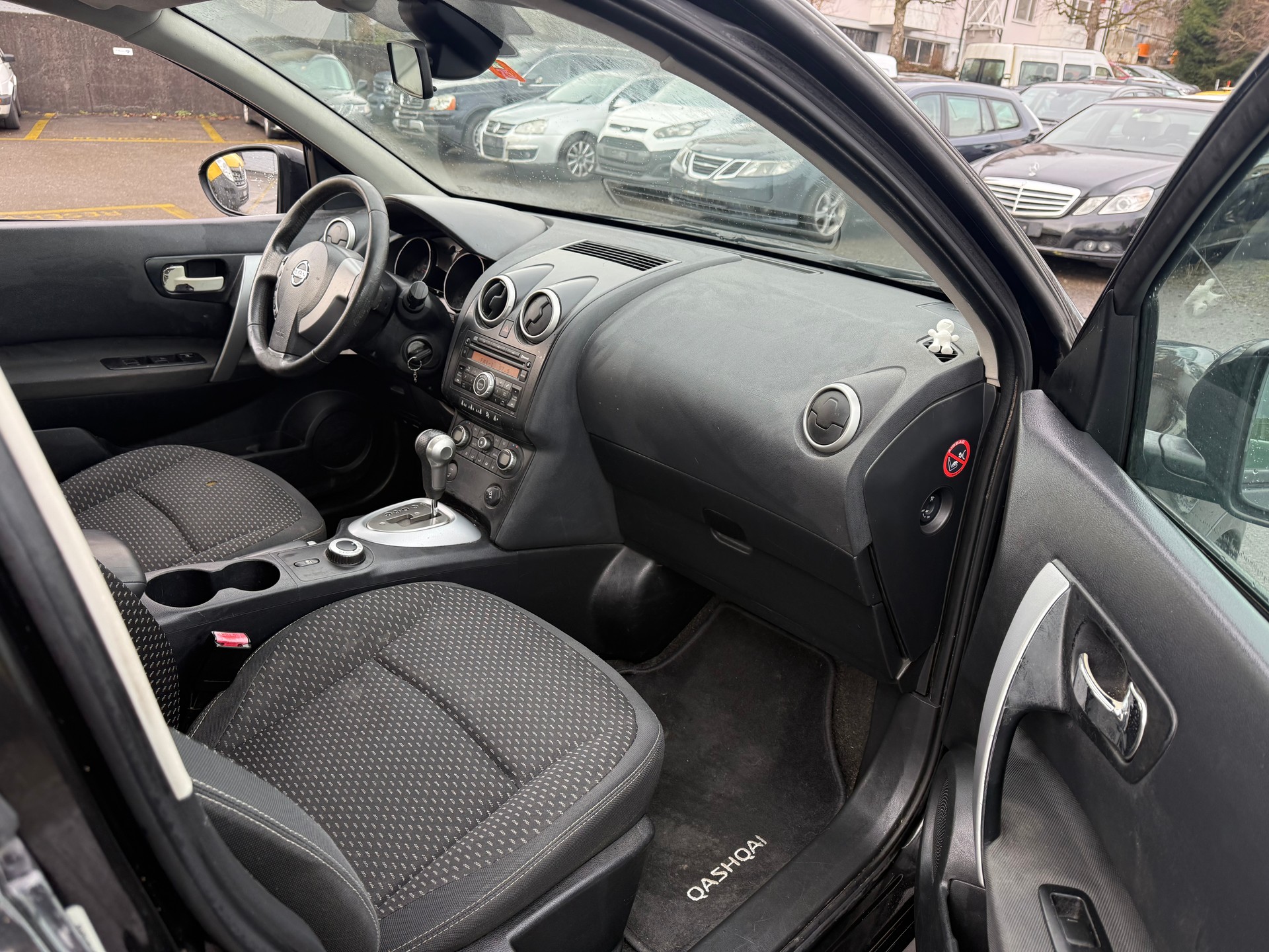 NISSAN QASHQAI-image-8