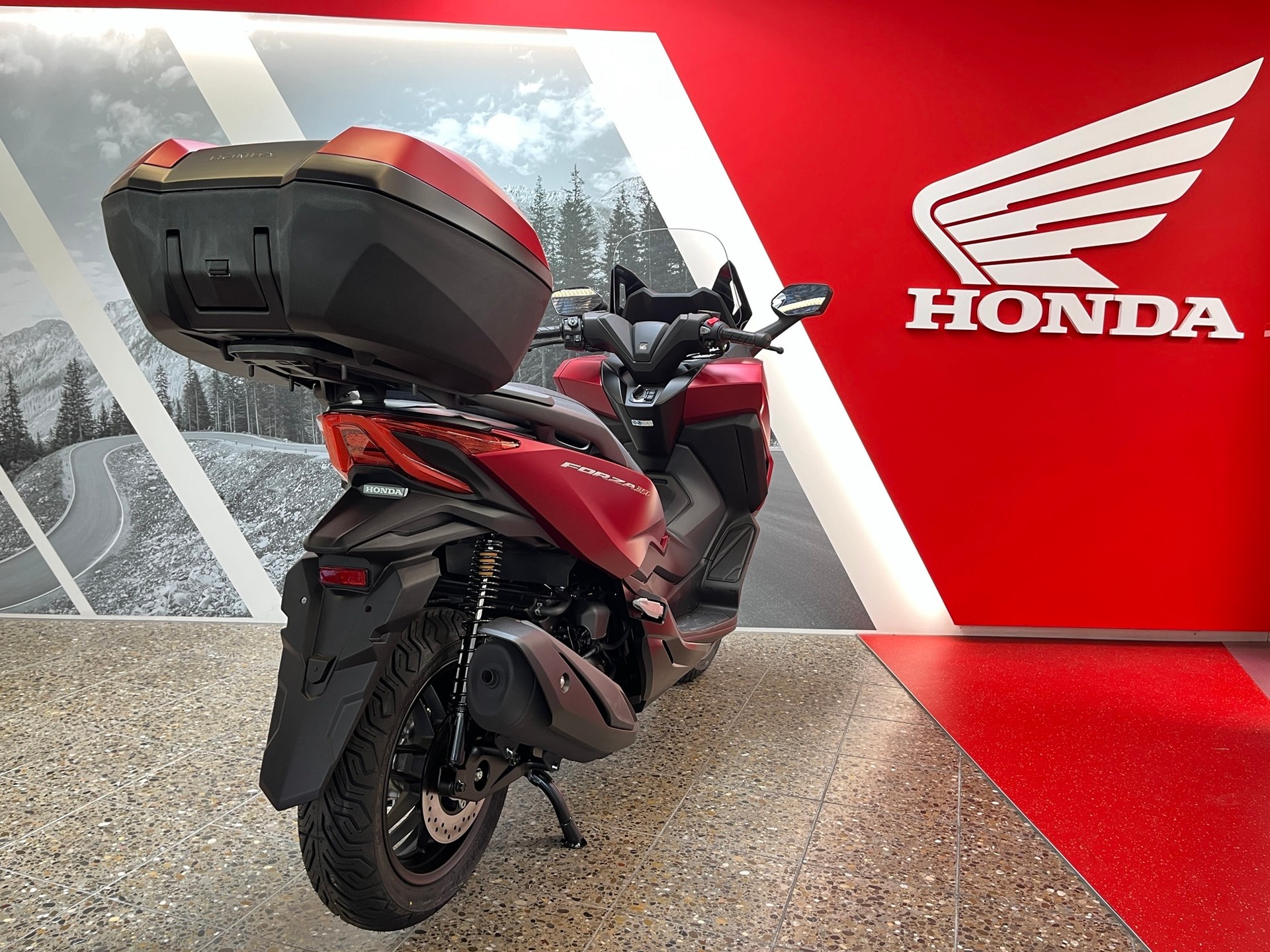 HONDA NSS 350 Smart Top Box MY2026-showroom-element-3