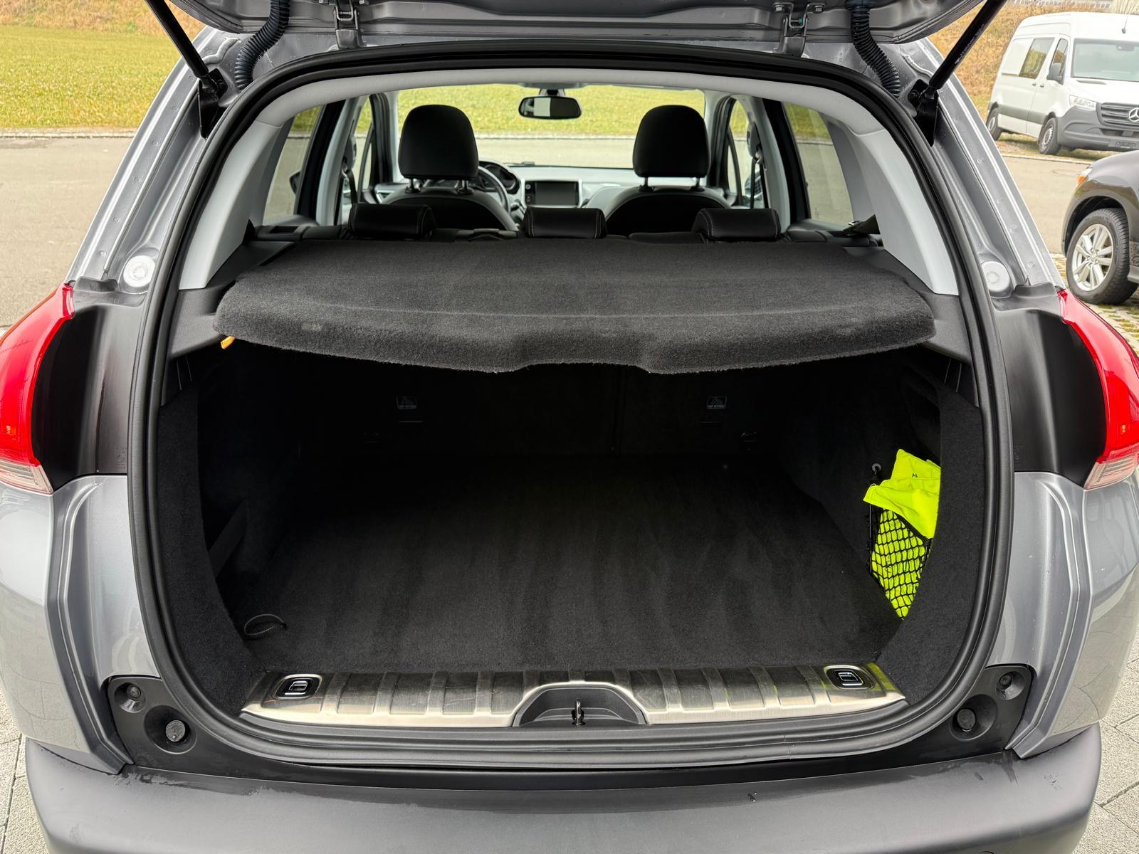 PEUGEOT 2008 1.2 PureTech 110 Allure S/S-image-20