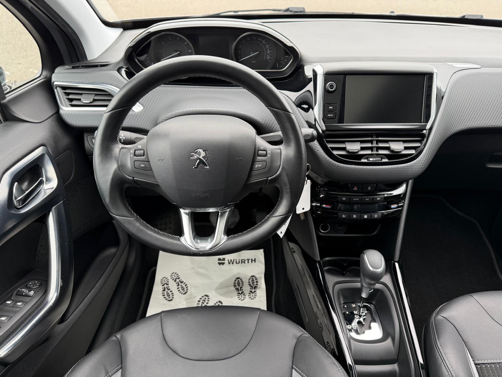 PEUGEOT 2008 1.2 PureTech 110 Allure S/S-image-8