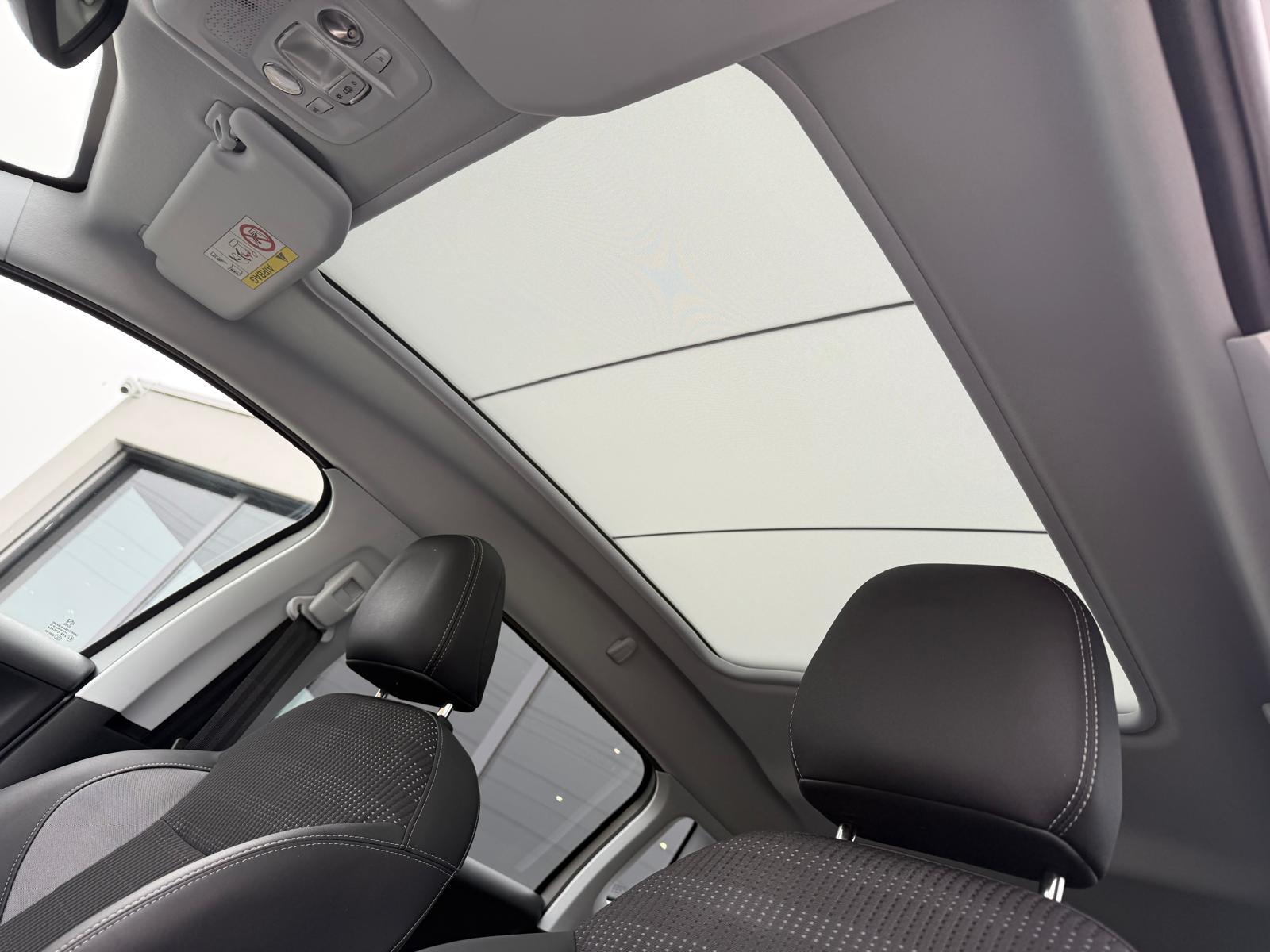 PEUGEOT 2008 1.2 PureTech 110 Allure S/S-image-17