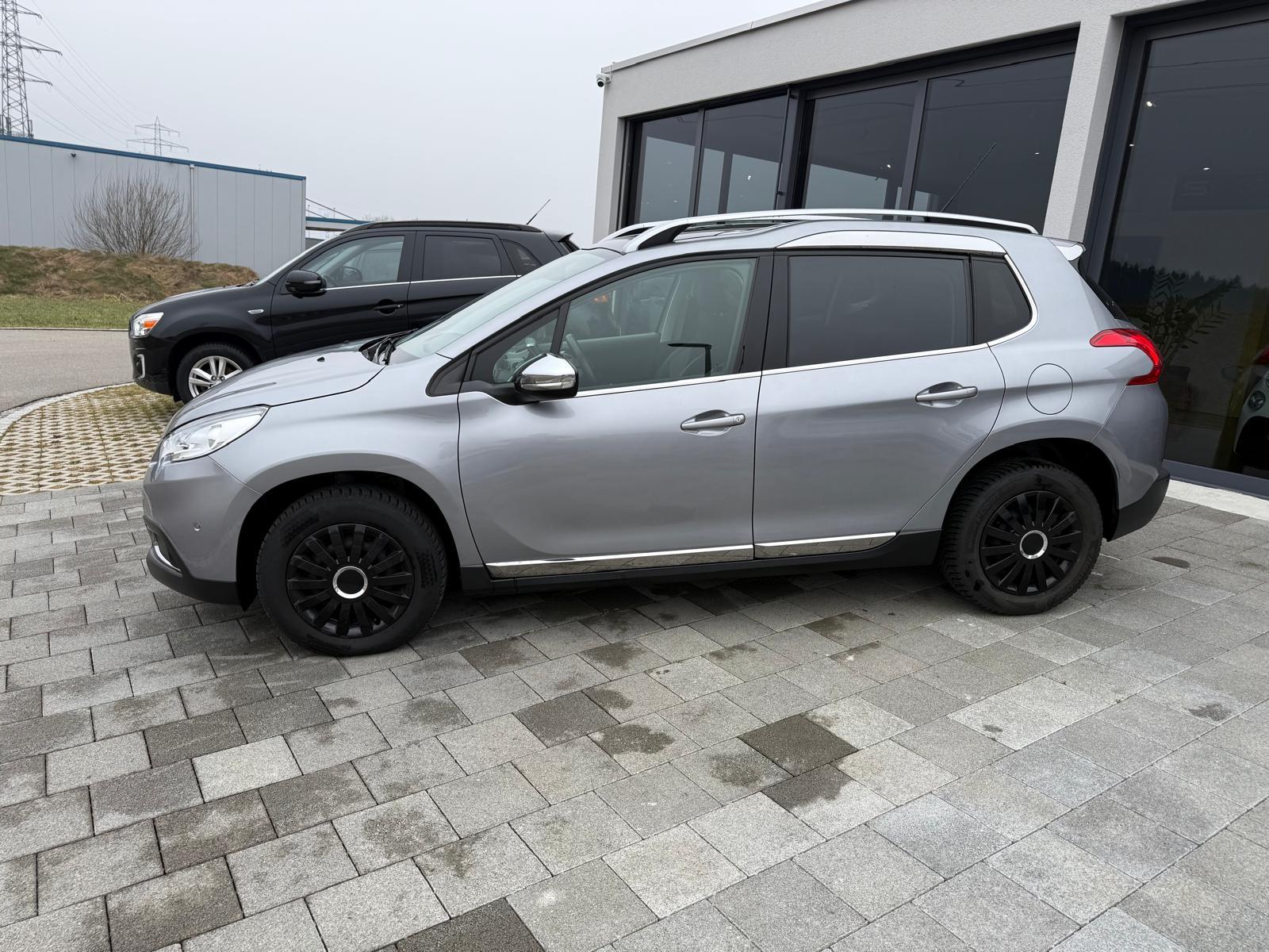 PEUGEOT 2008 1.2 PureTech 110 Allure S/S-image-22