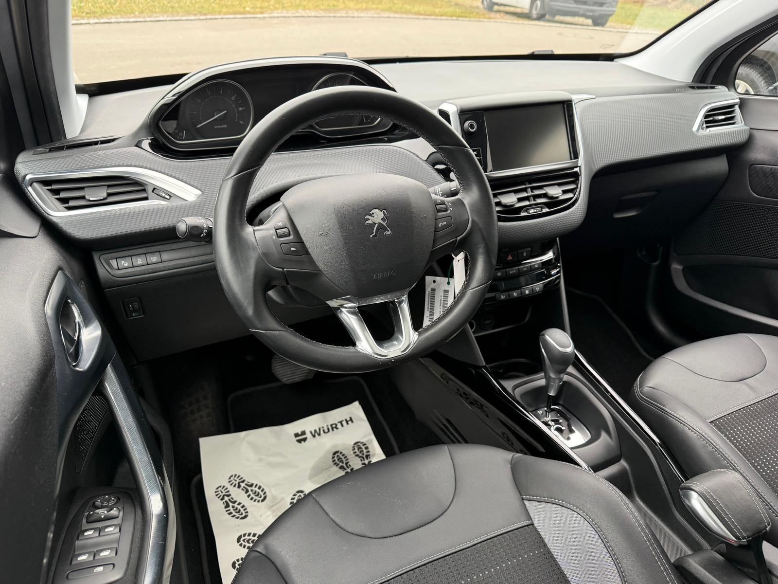 PEUGEOT 2008 1.2 PureTech 110 Allure S/S-image-7