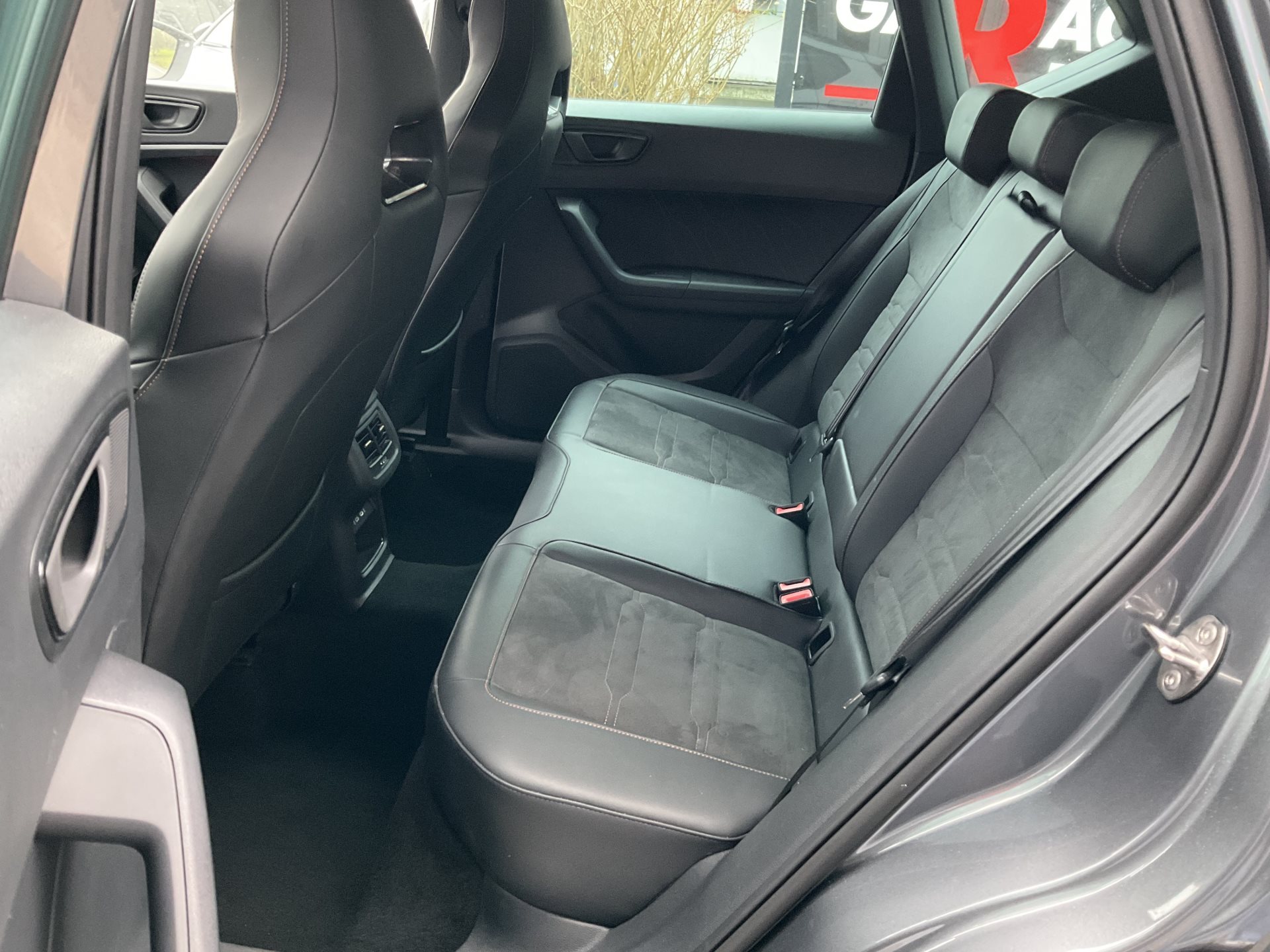 CUPRA Ateca 1.5 TSI *** ANHÄNGERKUPPLUNG & 5 JAHRE CUPRA WERKSGARANTIE ***-image-29
