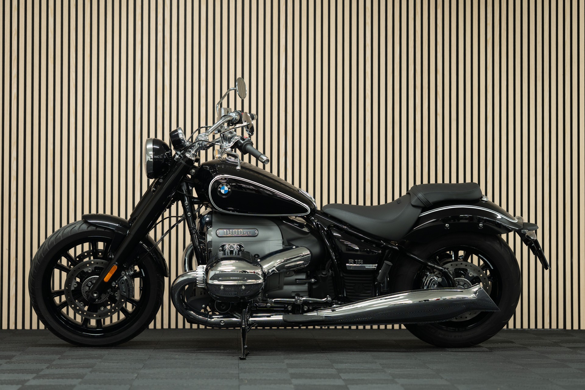 BMW R 18-showroom-element-1