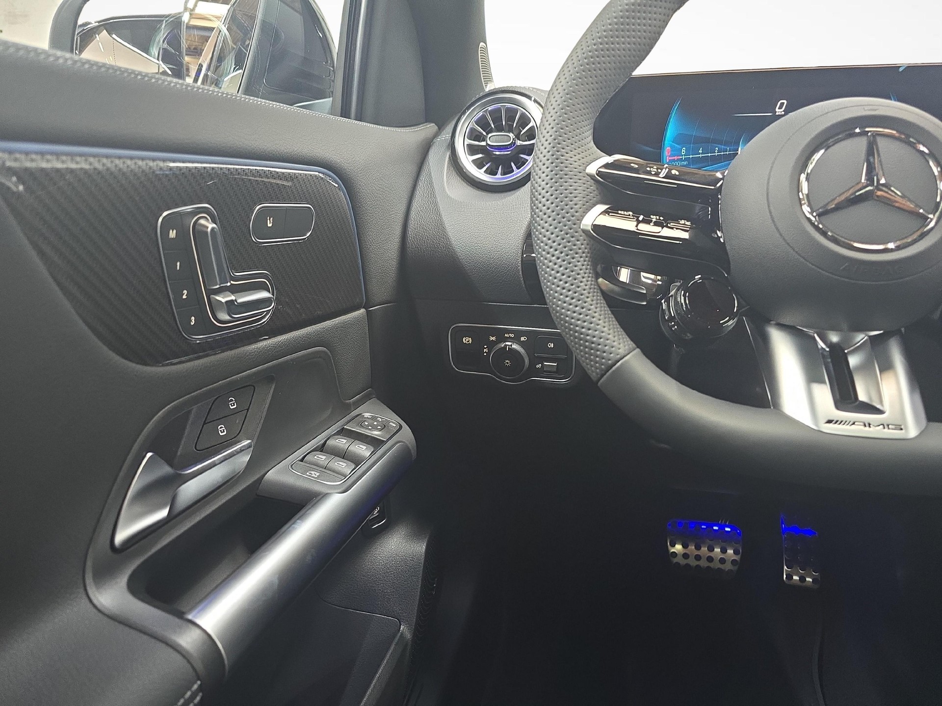 MERCEDES-BENZ AMG GLA 35 4MATIC-image-4