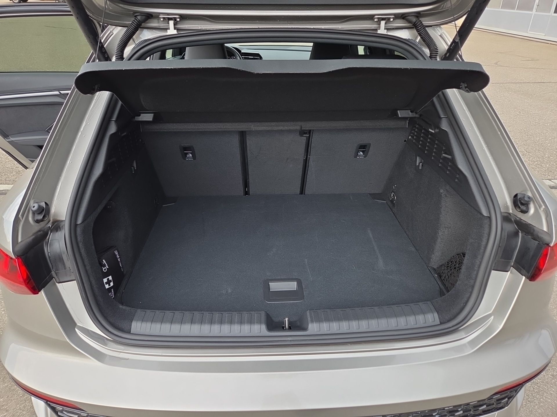 AUDI RS3 Sportback 2.5 TSI quattro S-tronic-image-13