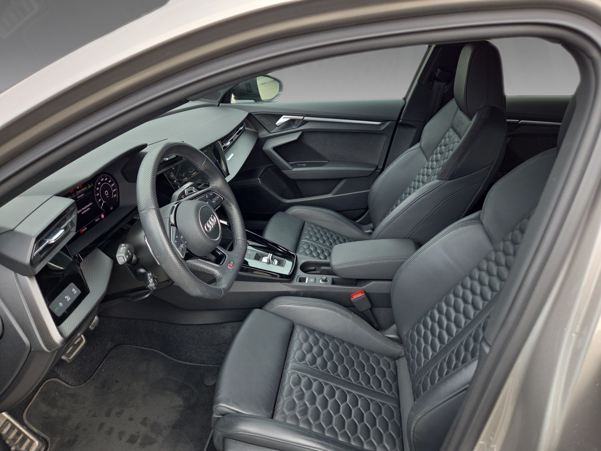 AUDI RS3 Sportback 2.5 TSI quattro S-tronic-image-8