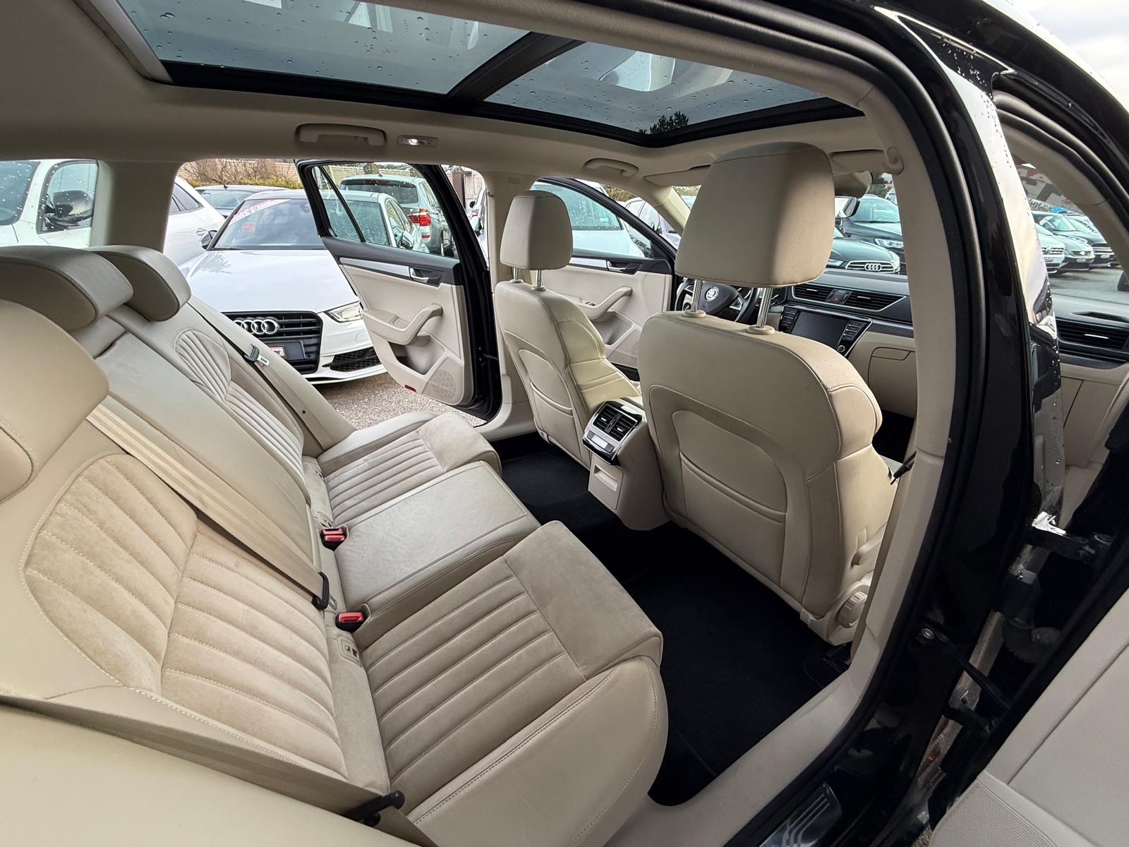 SKODA Superb Combi 1.8 TSI Style DSG-image-10