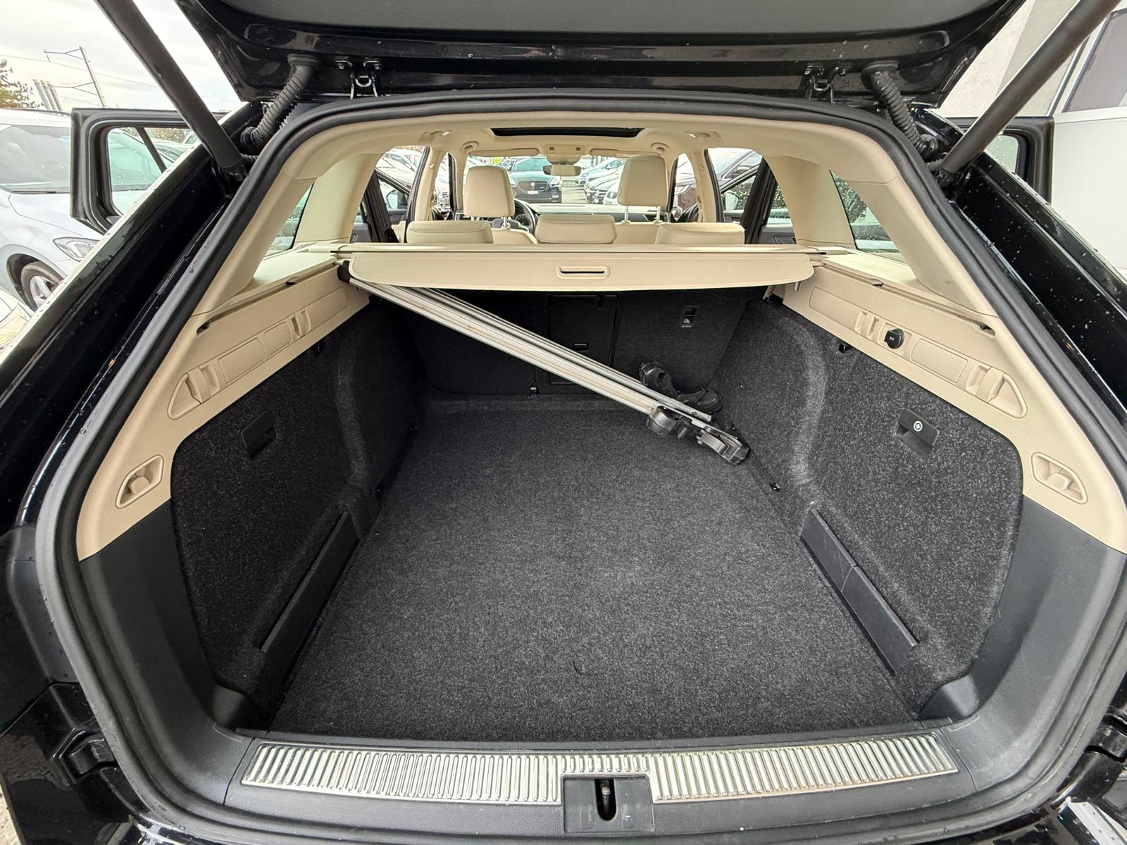SKODA Superb Combi 1.8 TSI Style DSG-image-12