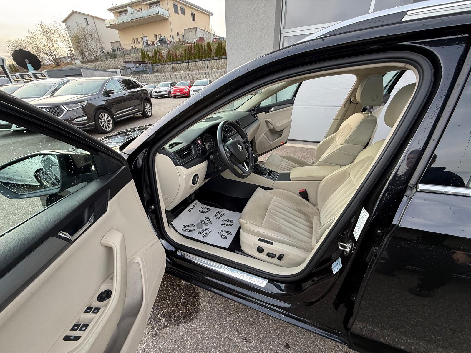 SKODA Superb Combi 1.8 TSI Style DSG-image-6