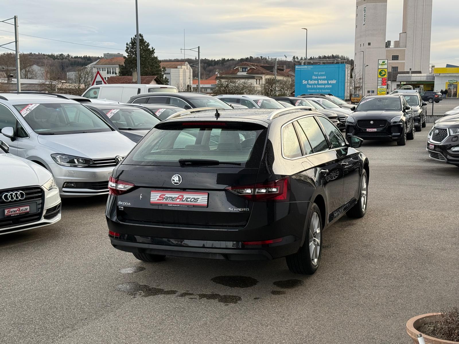 SKODA Superb Combi 1.8 TSI Style DSG-image-1