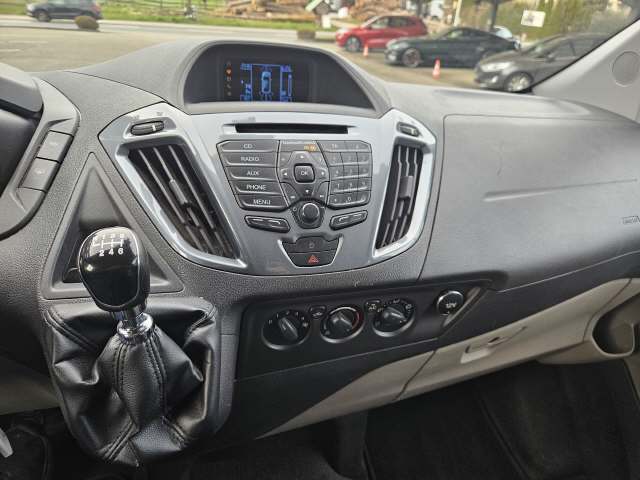 FORD Tourneo Custom 300 L1 2.2 TDCi 155 Limited-image-8