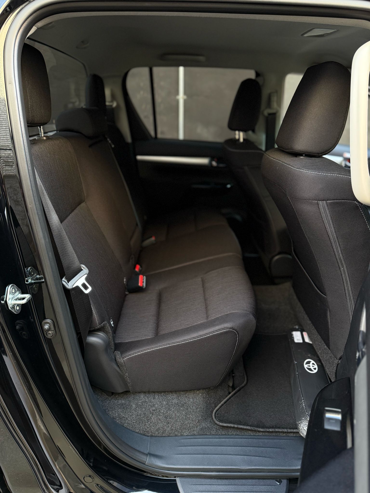 TOYOTA Hilux 2.8d MHEV Style Double Cab 4x4-image-10
