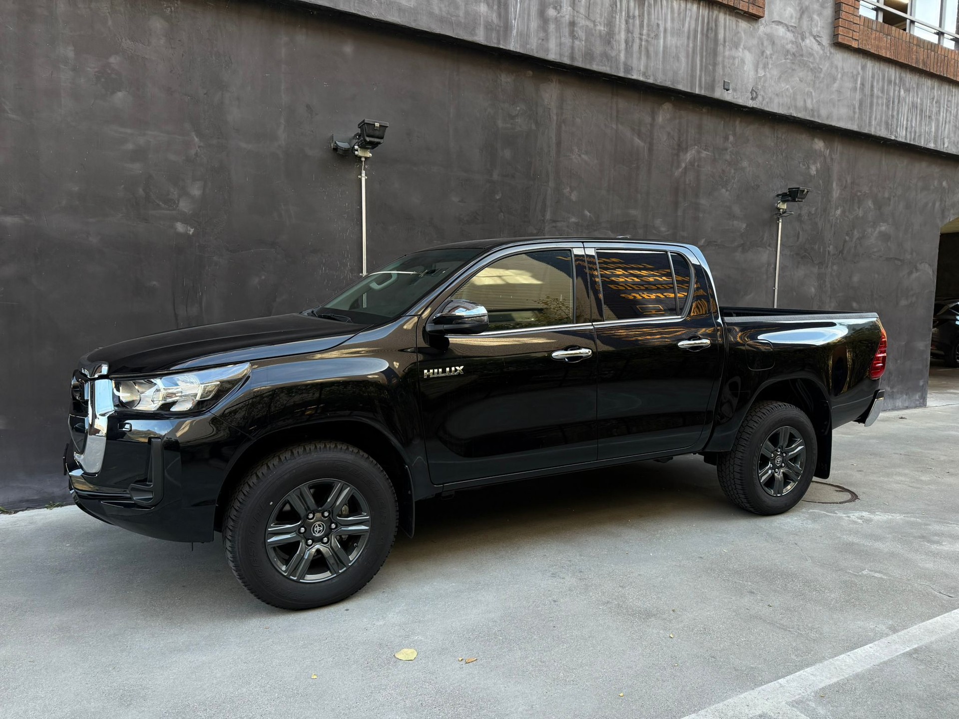 TOYOTA Hilux 2.8d MHEV Style Double Cab 4x4-image-2
