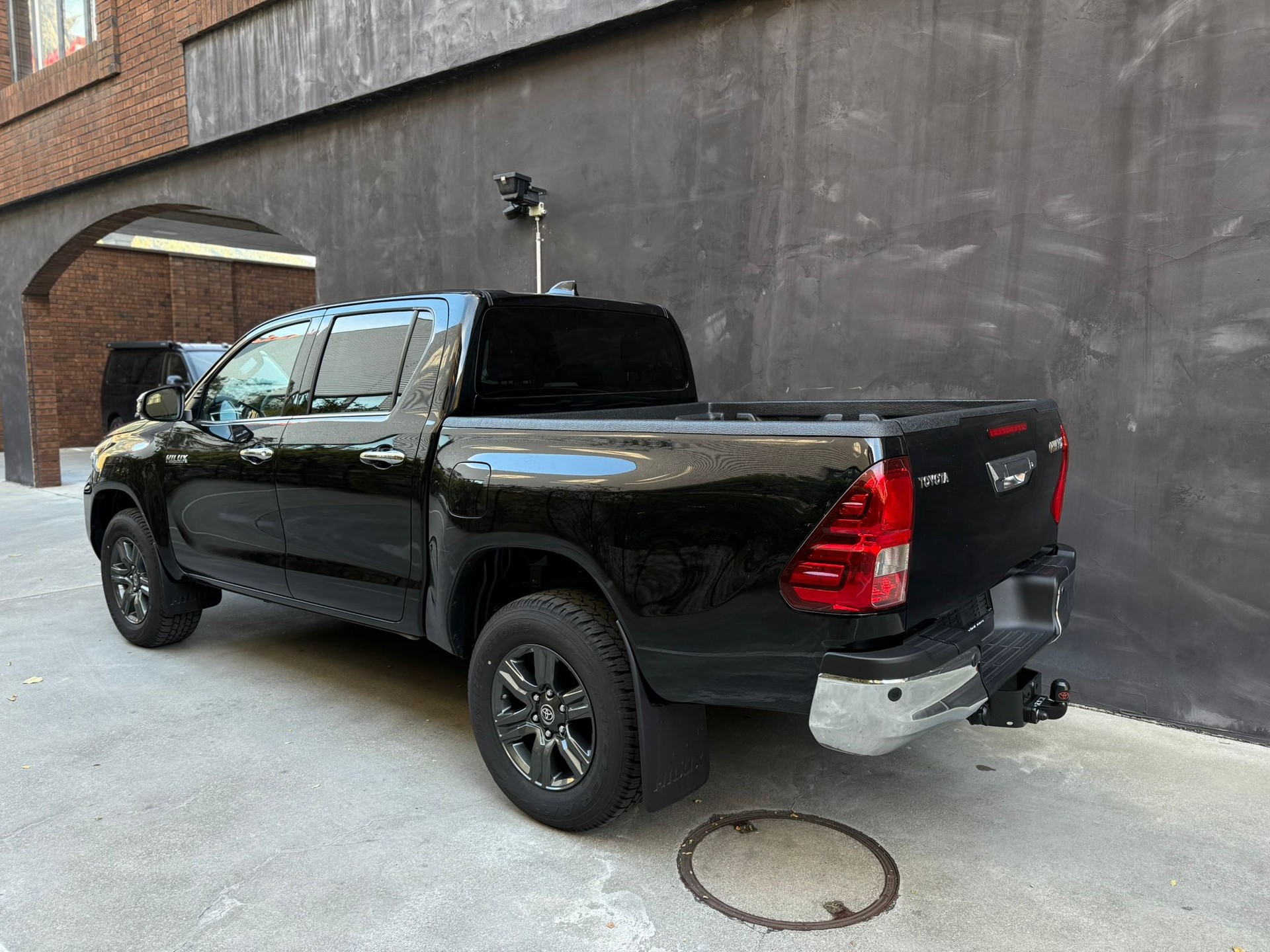 TOYOTA Hilux 2.8d MHEV Style Double Cab 4x4-image-3
