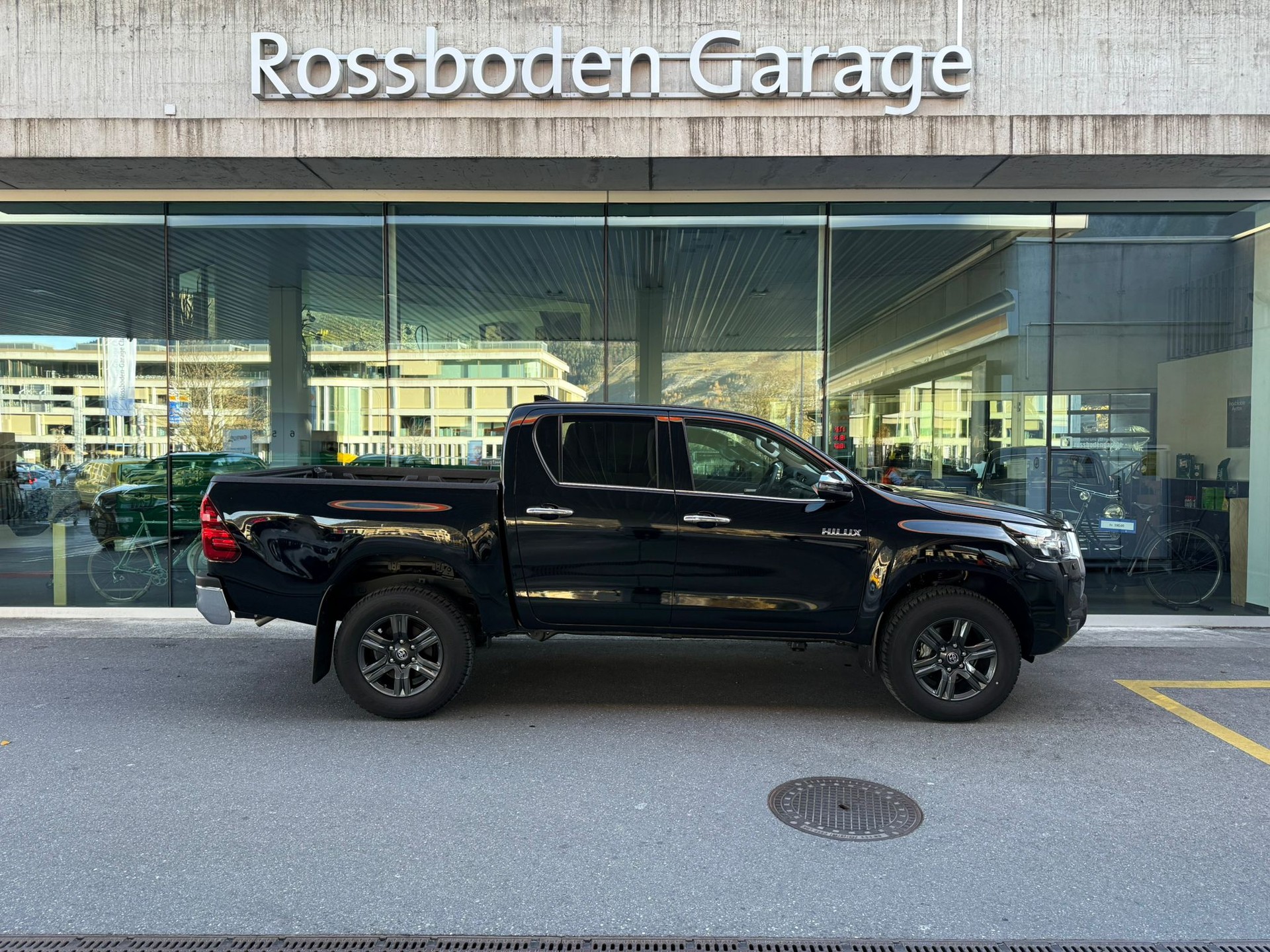 TOYOTA Hilux 2.8d MHEV Style Double Cab 4x4-image-1