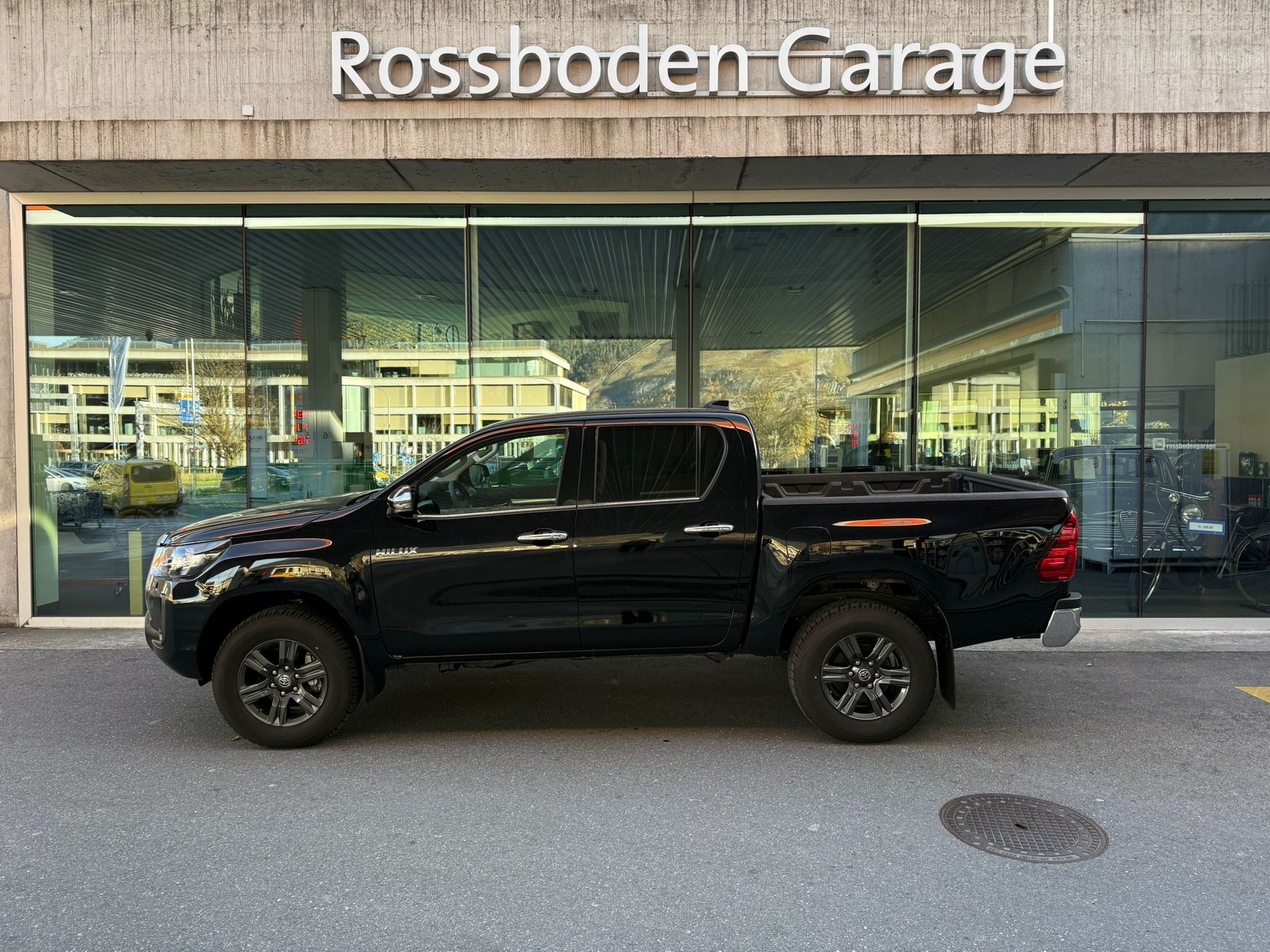 TOYOTA Hilux 2.8d MHEV Style Double Cab 4x4