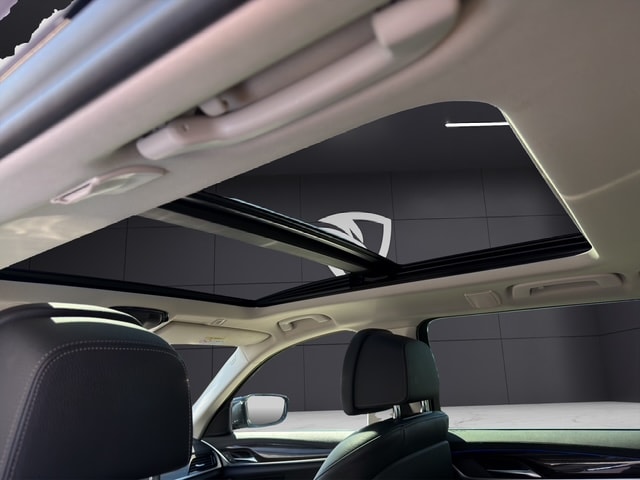 BMW 520d xDrive Touring Luxury Line Steptronic-image-26
