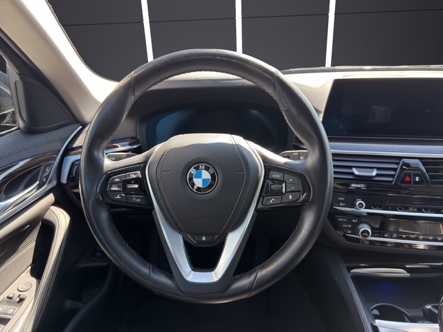 BMW 520d xDrive Touring Luxury Line Steptronic-image-18