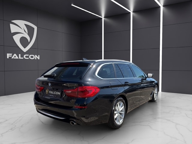 BMW 520d xDrive Touring Luxury Line Steptronic-showroom-element-2