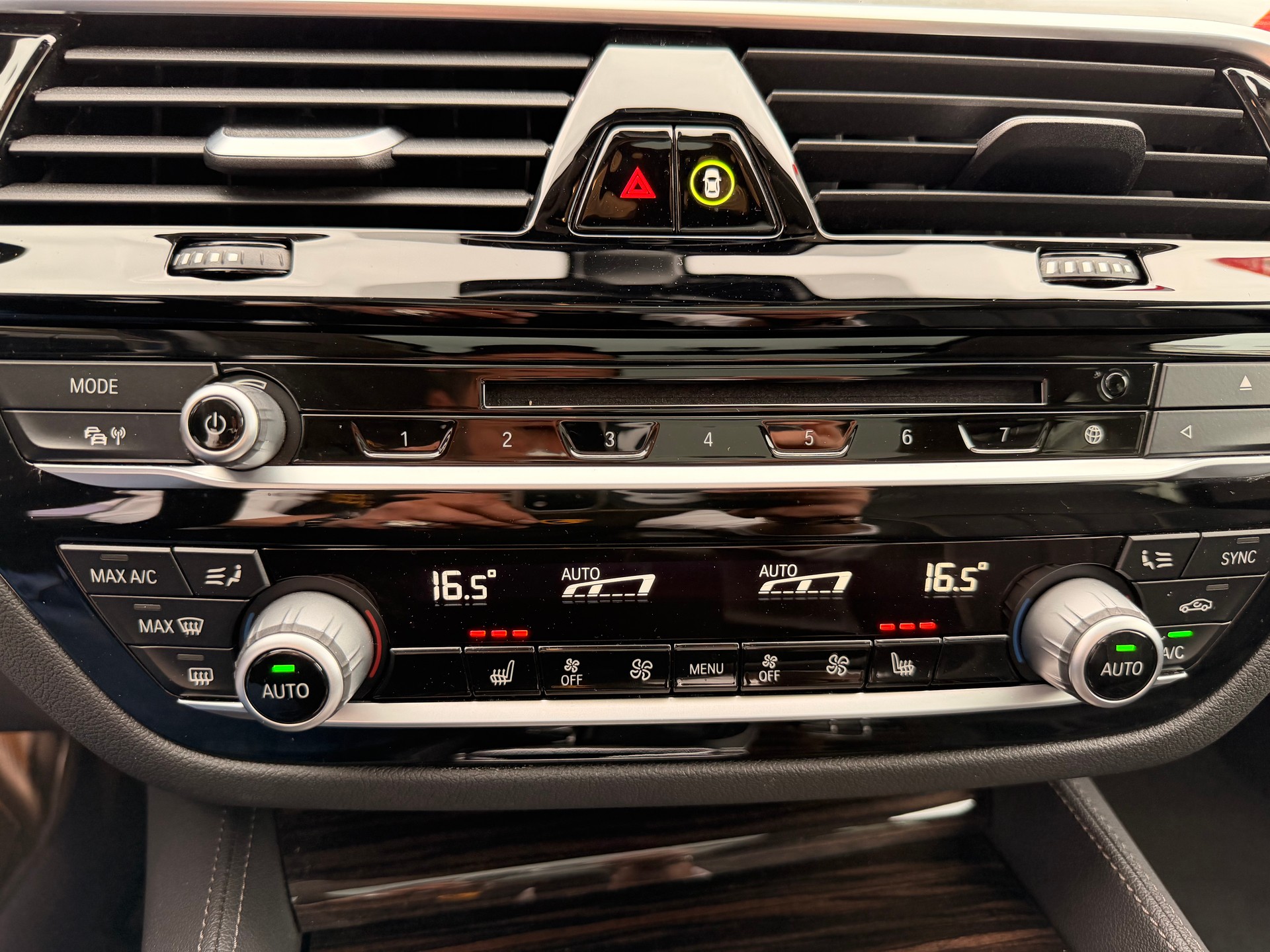 BMW 520d xDrive Touring Luxury Line Steptronic-image-49