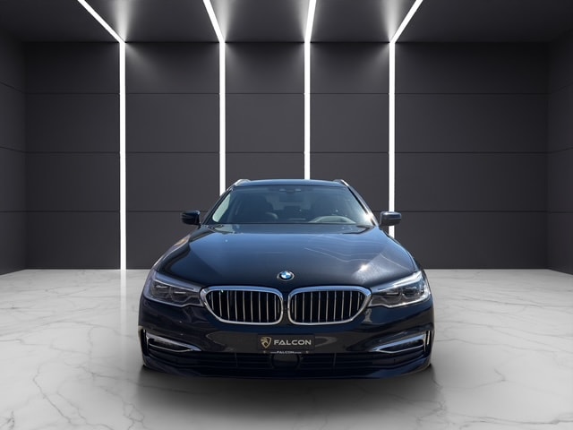 BMW 520d xDrive Touring Luxury Line Steptronic-showroom-element-1