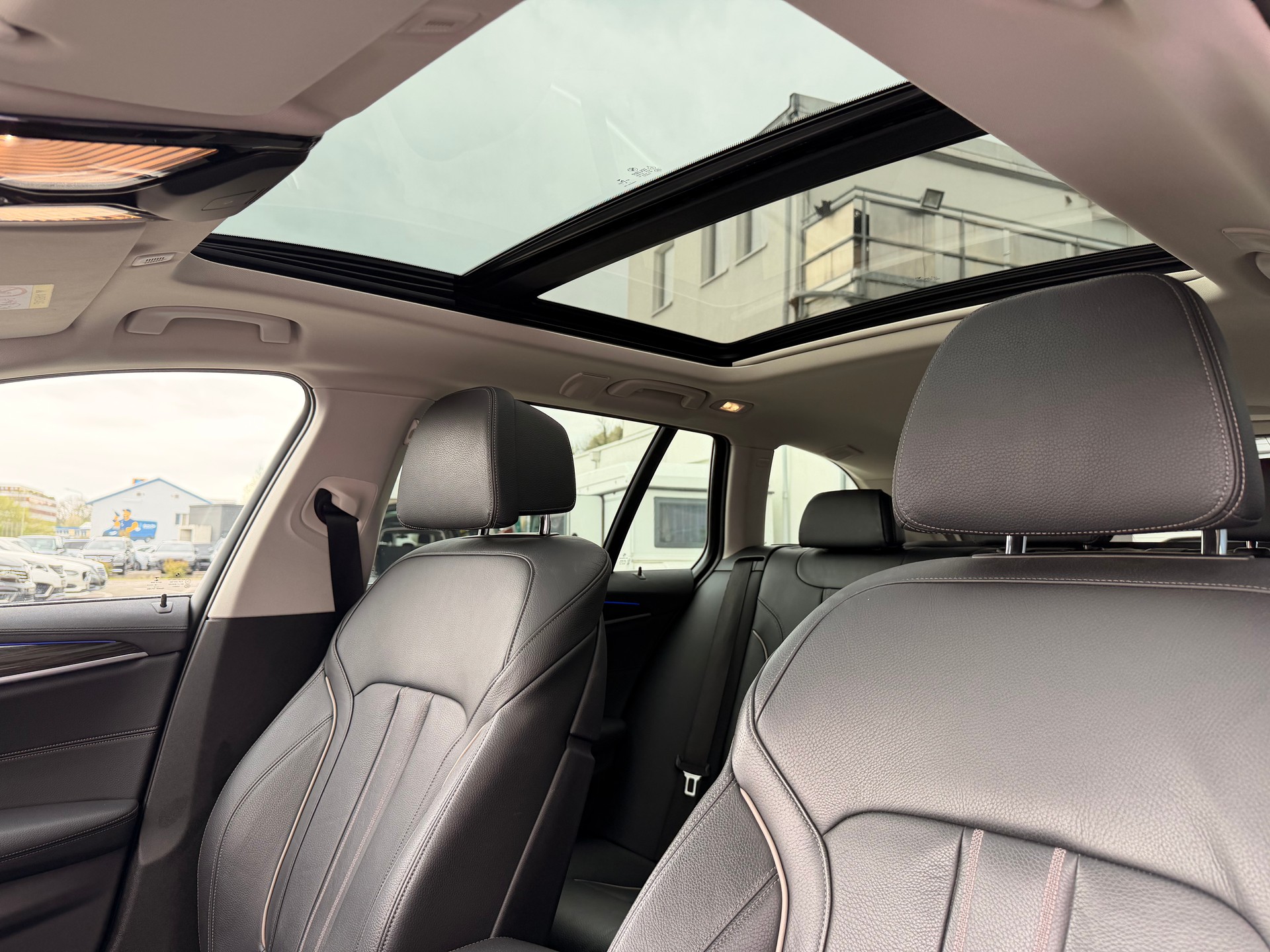 BMW 520d xDrive Touring Luxury Line Steptronic-image-59