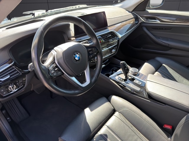 BMW 520d xDrive Touring Luxury Line Steptronic-image-19