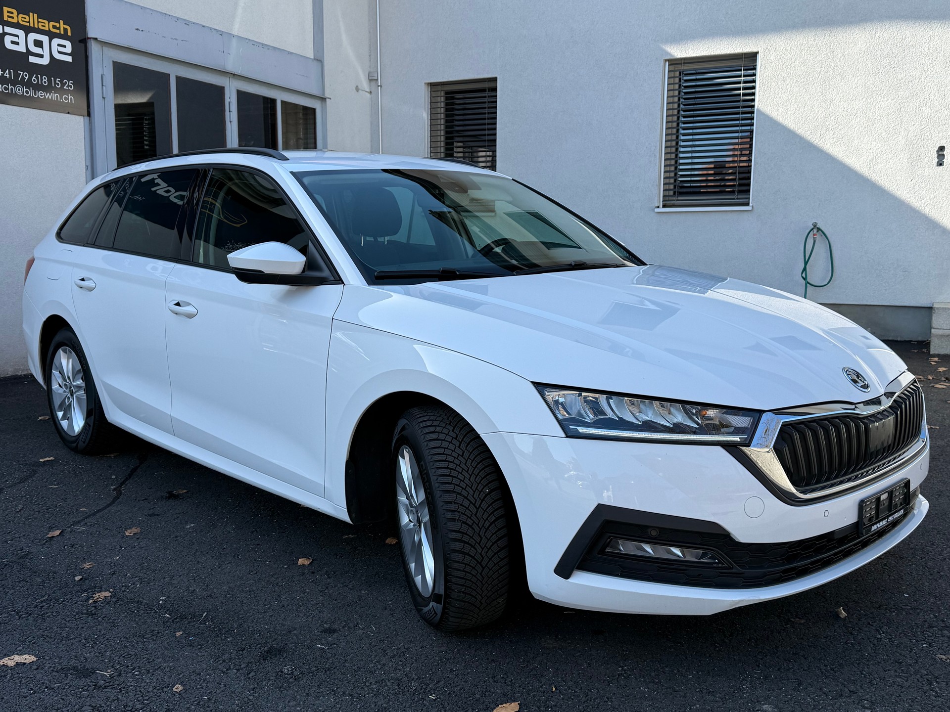 SKODA Octavia Combi 2.0 TDI DSG Ambition-image-4