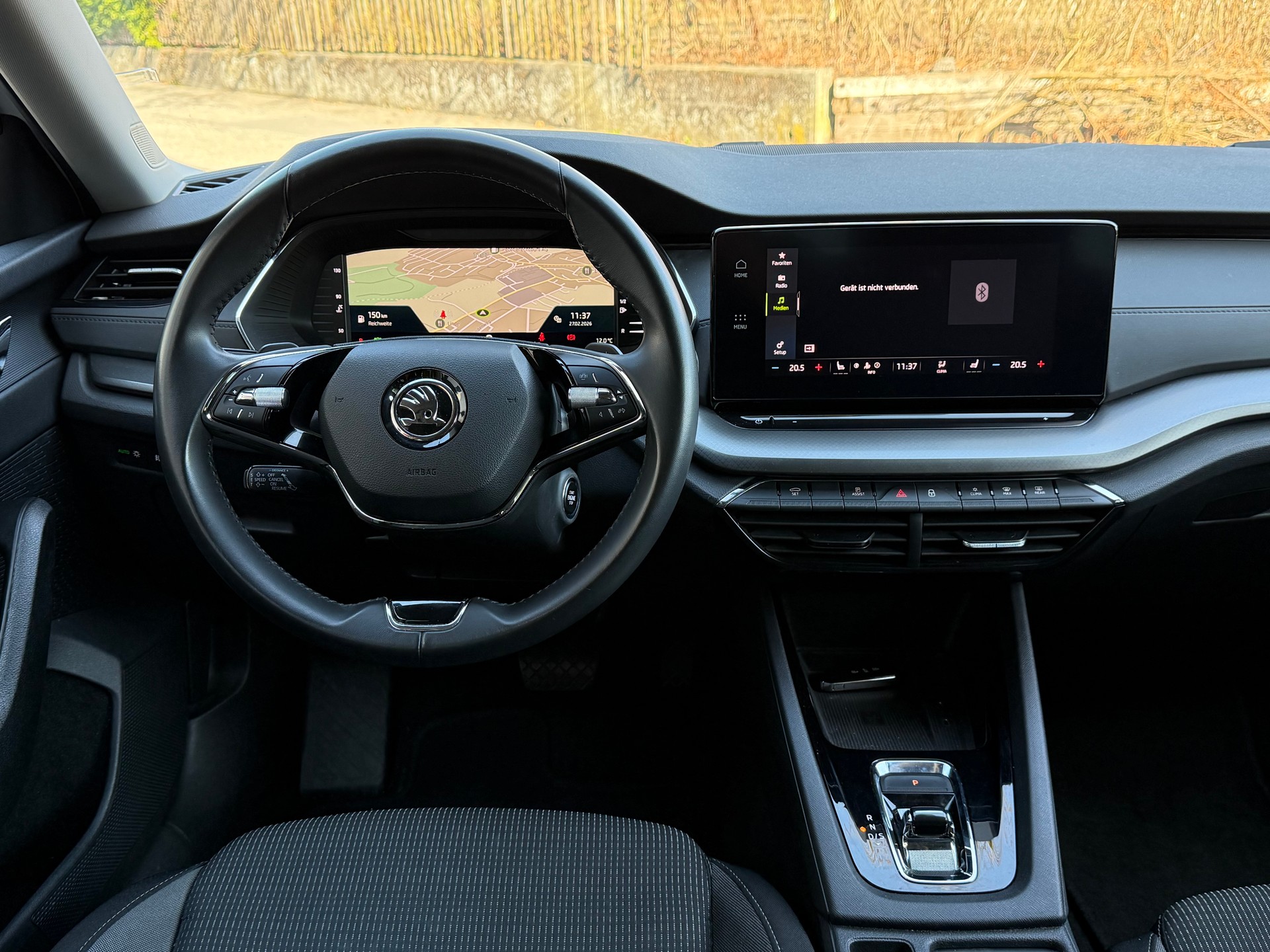 SKODA Octavia Combi 2.0 TDI DSG Ambition-image-8