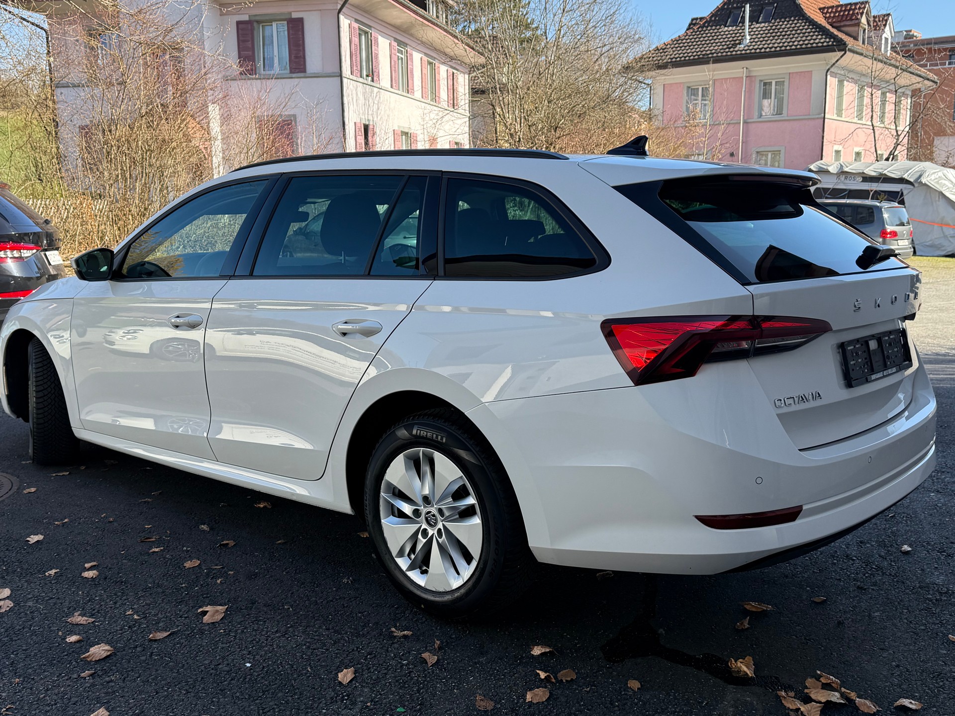 SKODA Octavia Combi 2.0 TDI DSG Ambition-image-2