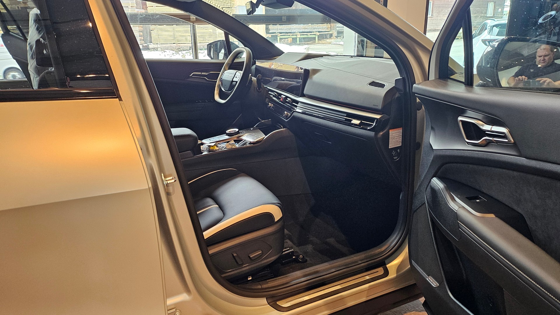 KIA Sportage 1.6T-GDi PHEV GT-Line 4x4 A-image-17