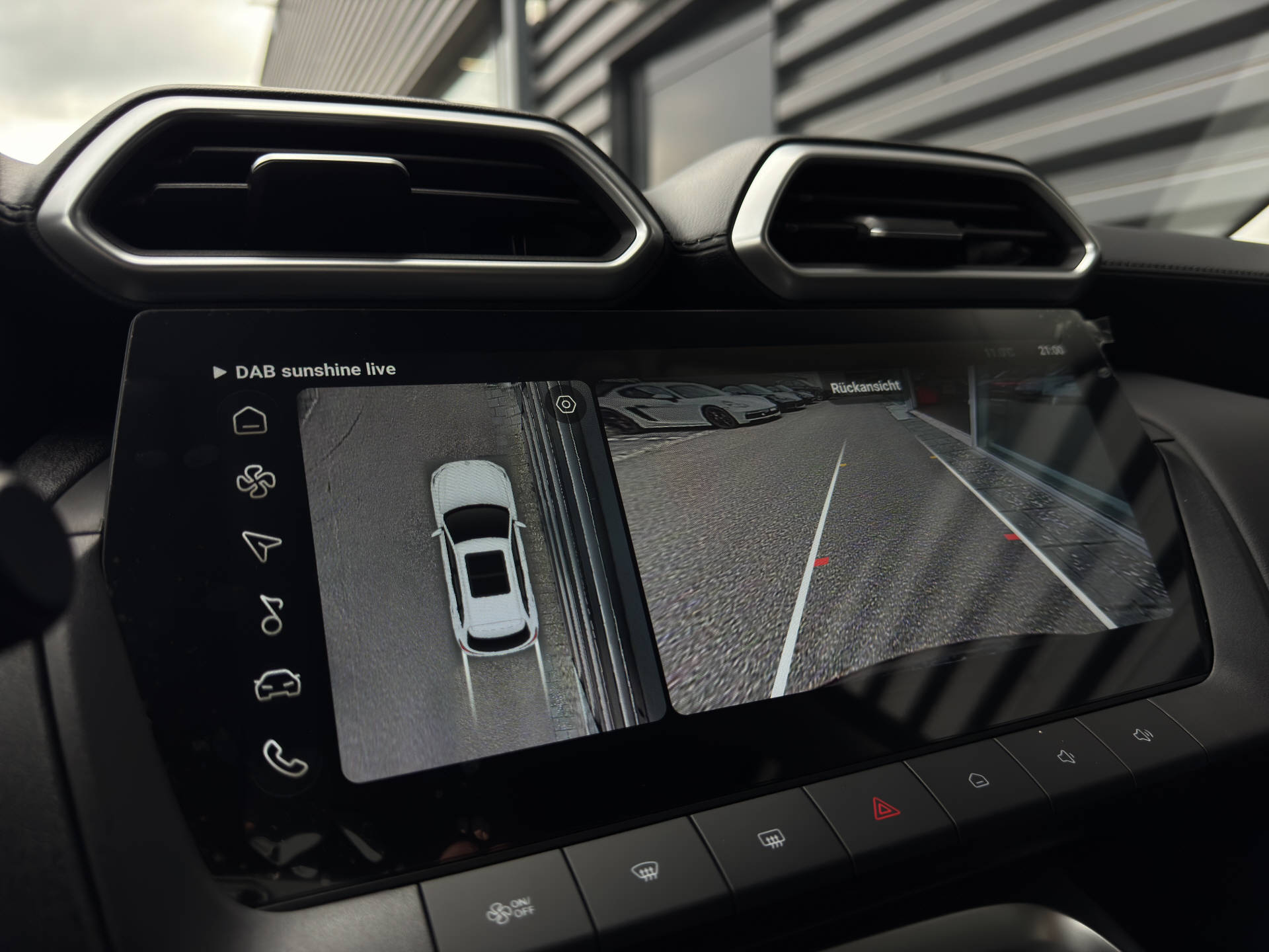 MG ZS 1.5 Hybrid+ Luxury-image-15