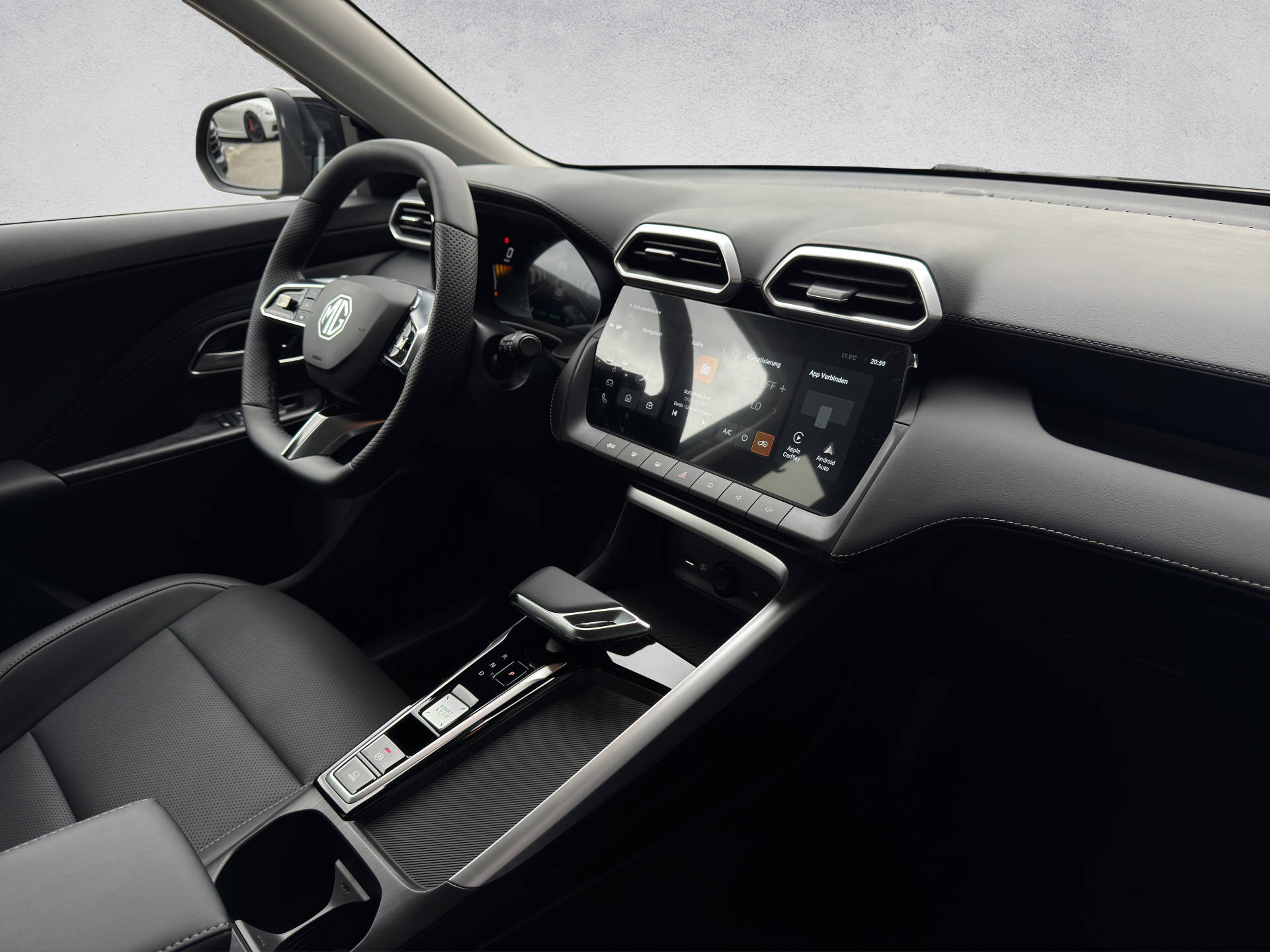 MG ZS 1.5 Hybrid+ Luxury-image-13