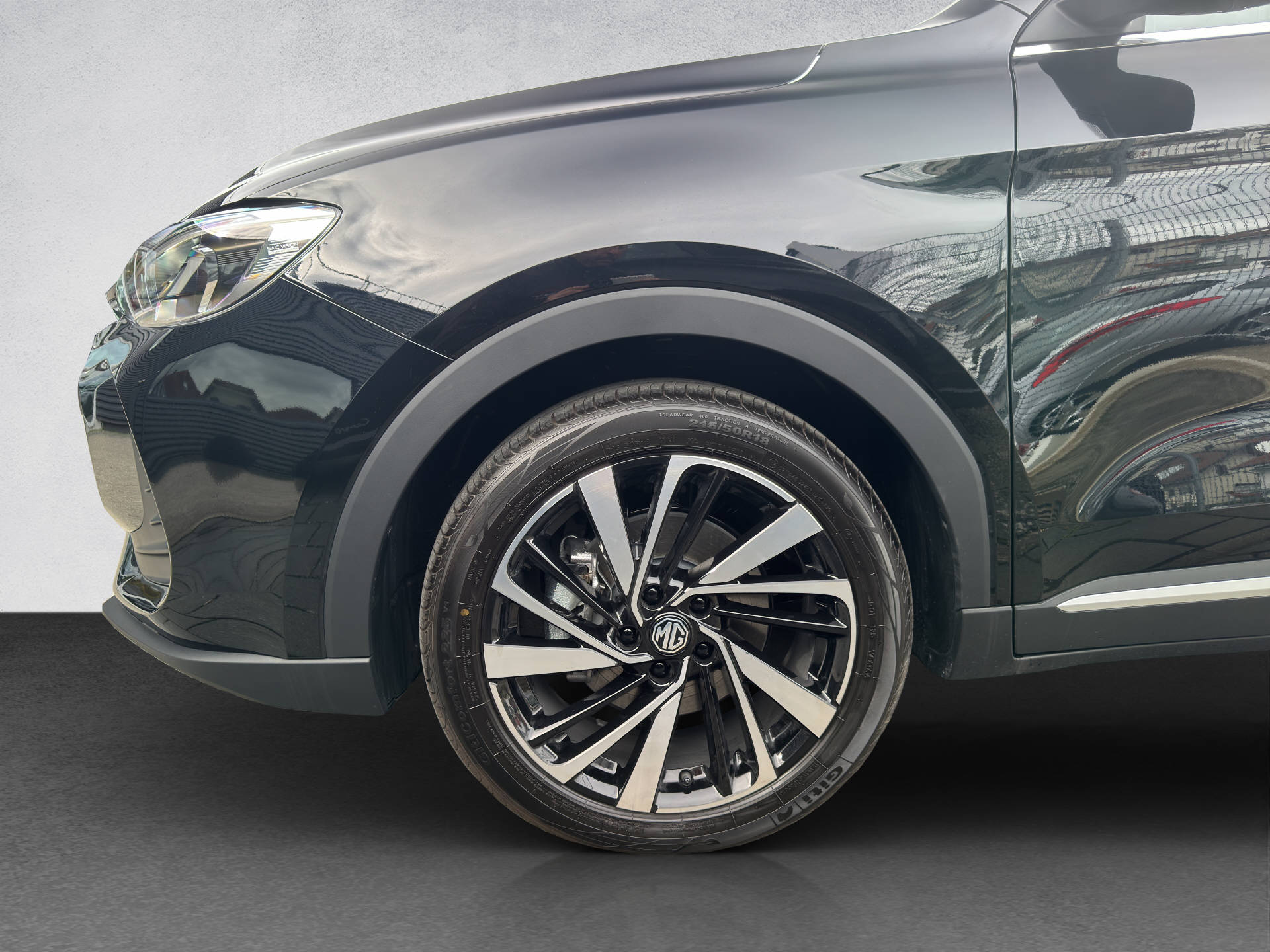 MG ZS 1.5 Hybrid+ Luxury-image-2