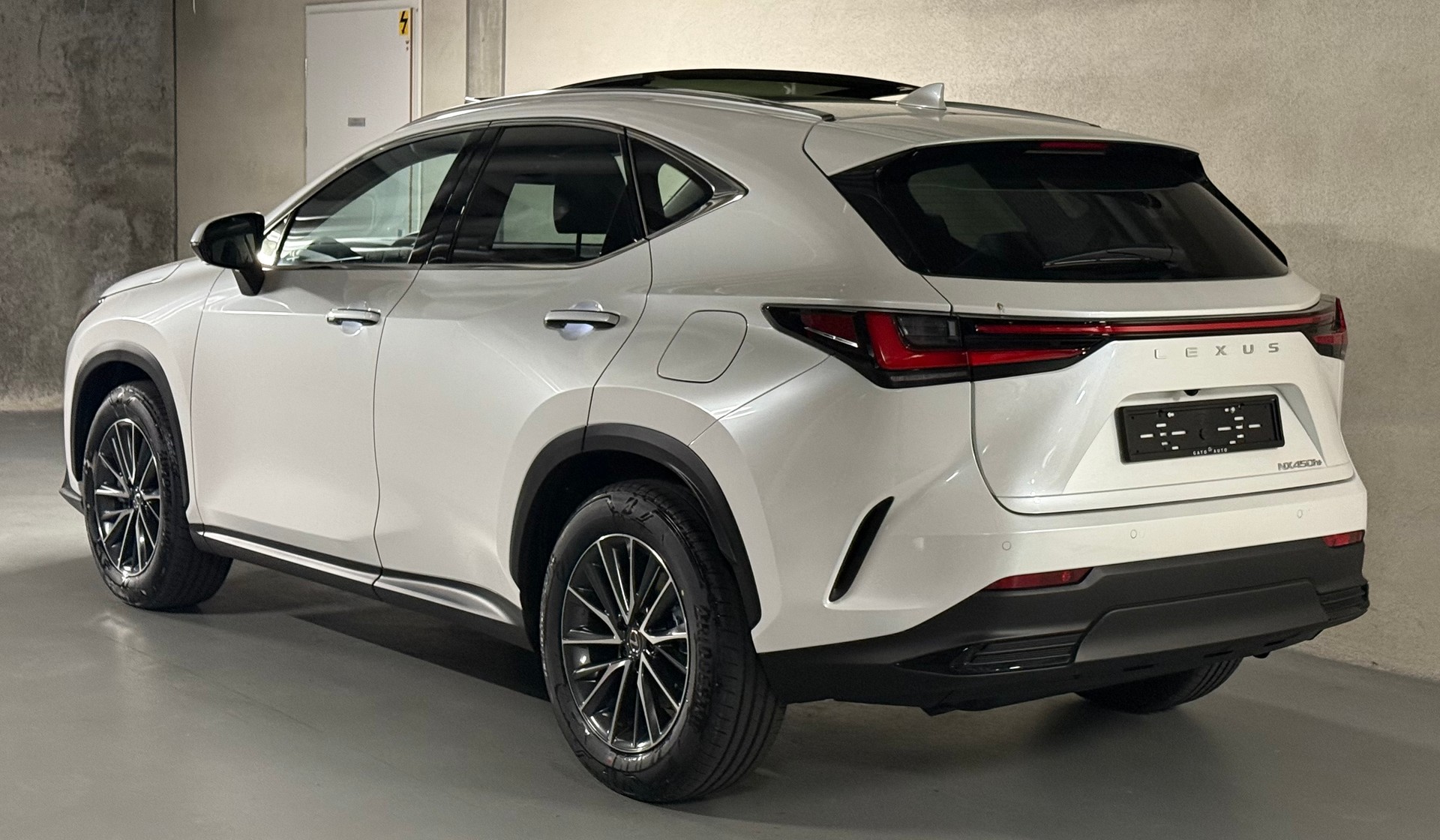 LEXUS NX 450h+ E-FOUR Comfort-image-3