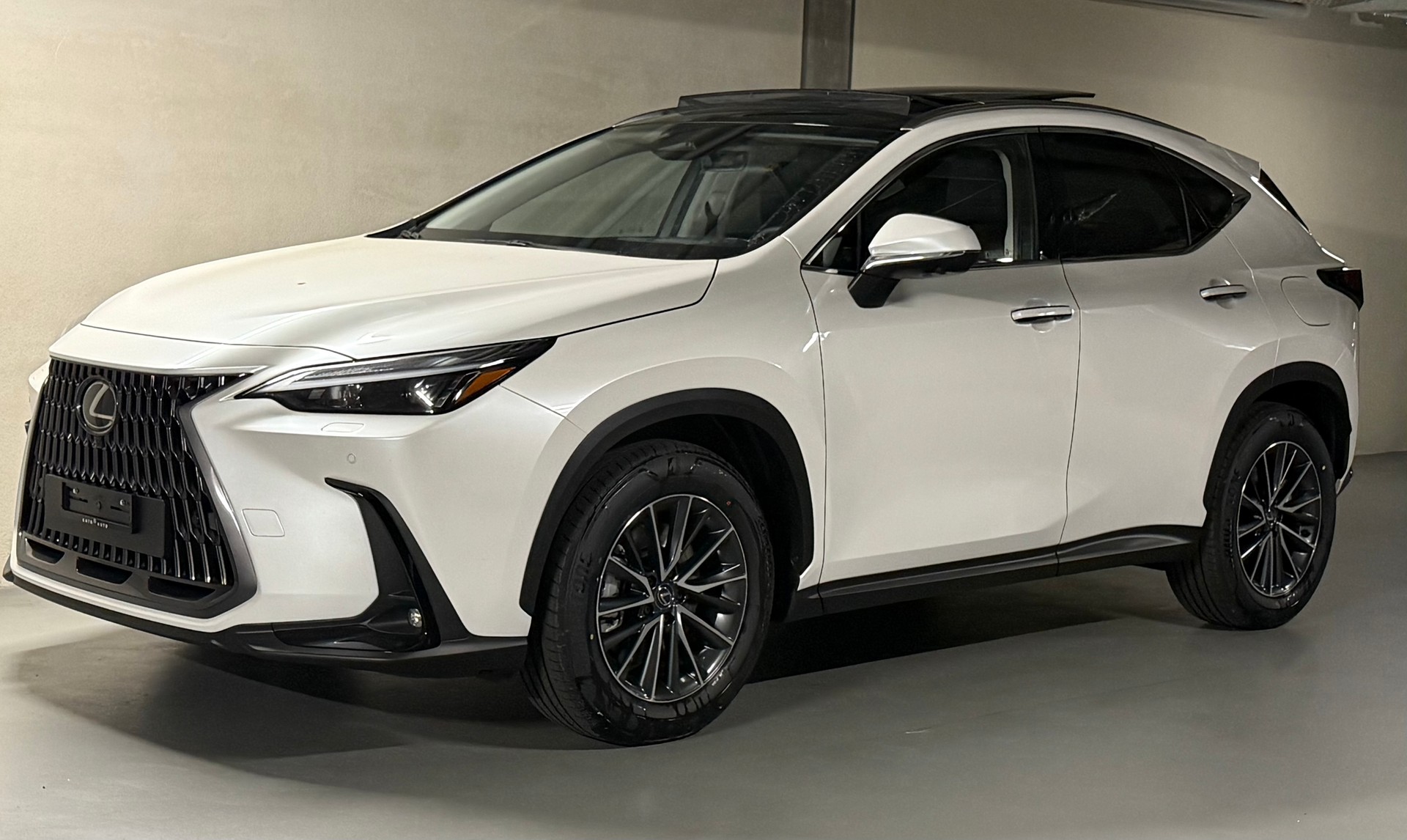 LEXUS NX 450h+ E-FOUR Comfort-image-2