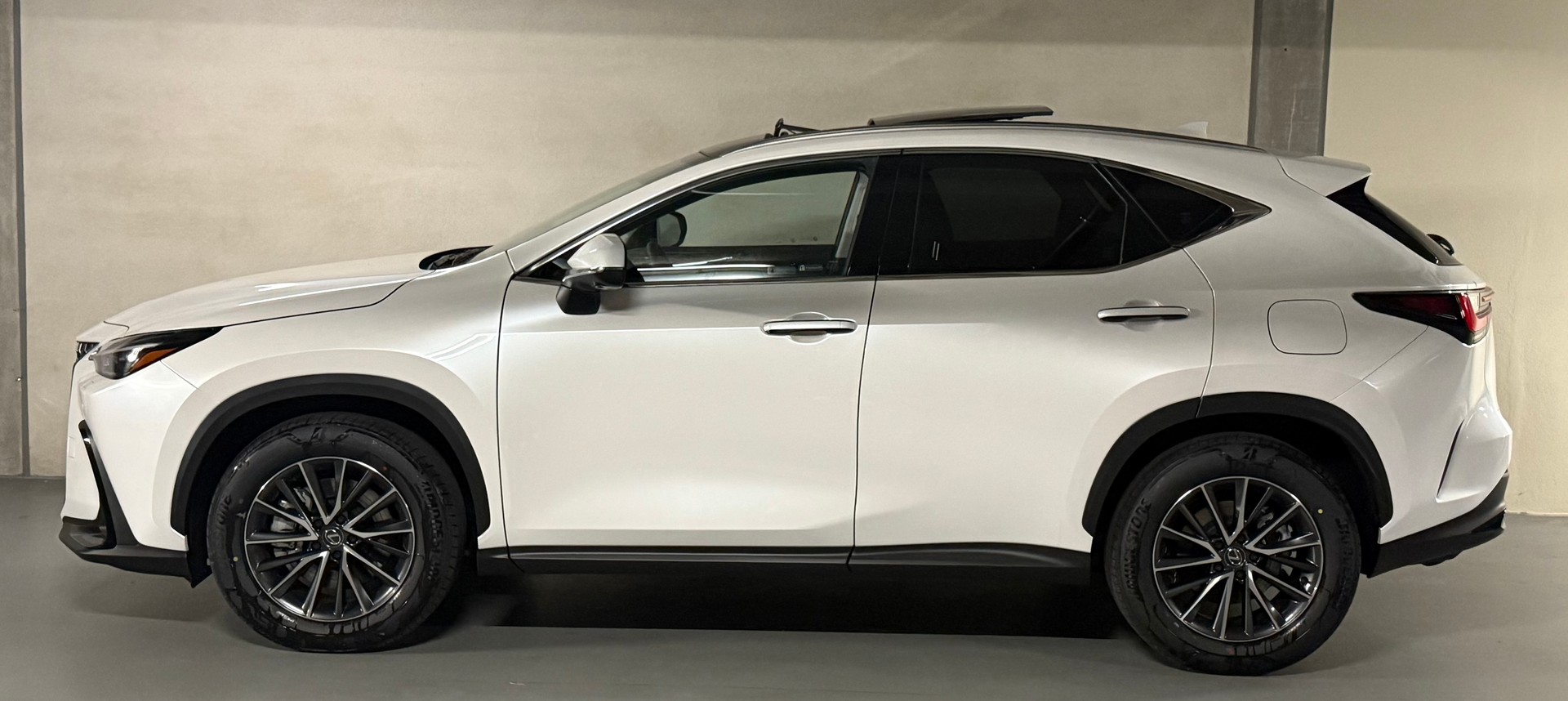LEXUS NX 450h+ E-FOUR Comfort-image-5