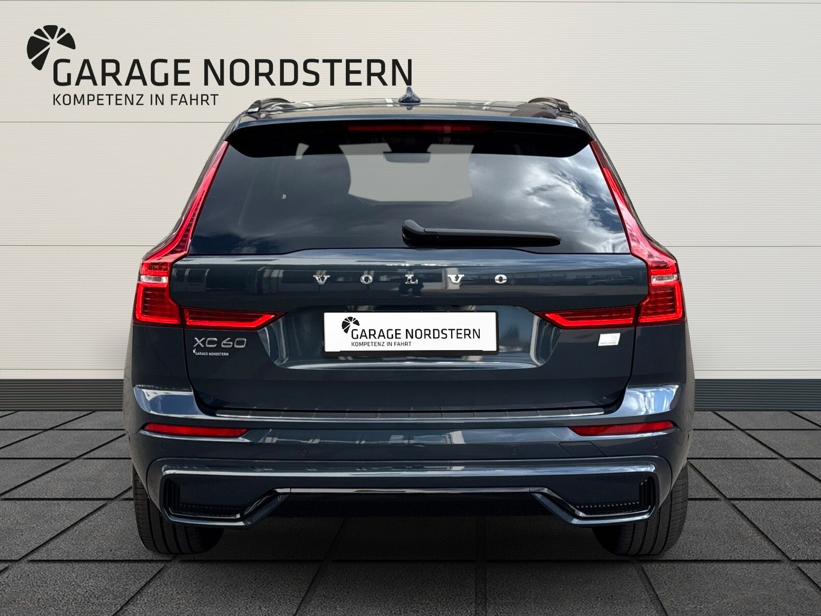 VOLVO XC60 2.0 T6 TE Ultimate Dark eAWD-showroom-element-3