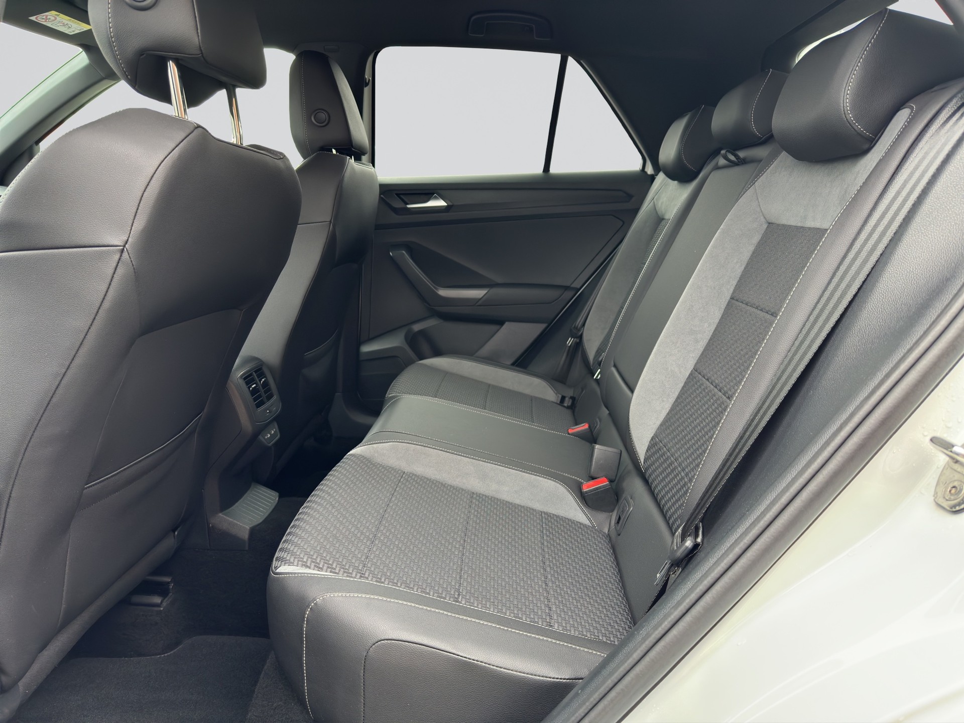 VW T-Roc 2.0 TSI R DSG 4Motion-image-7