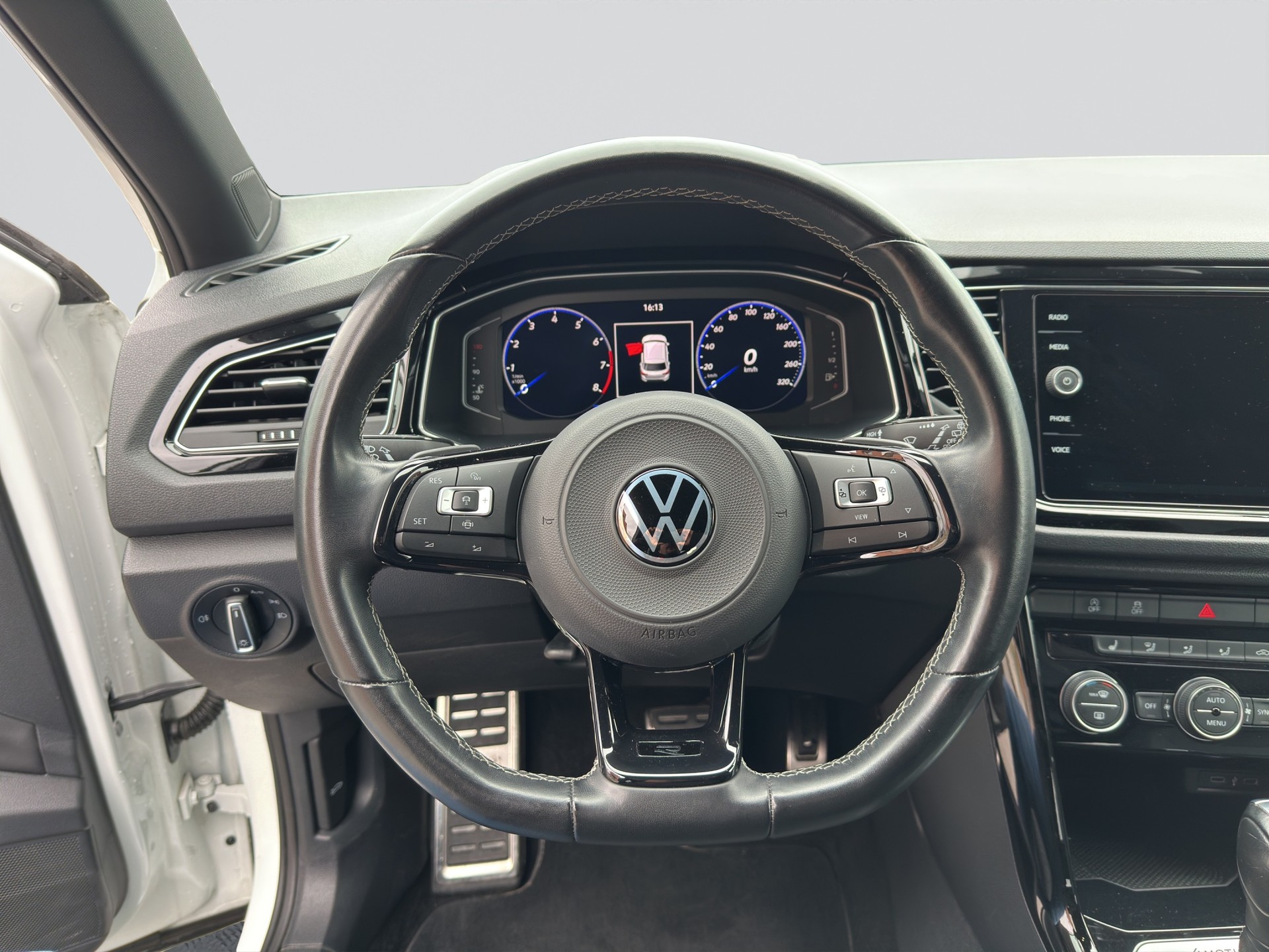 VW T-Roc 2.0 TSI R DSG 4Motion-image-9