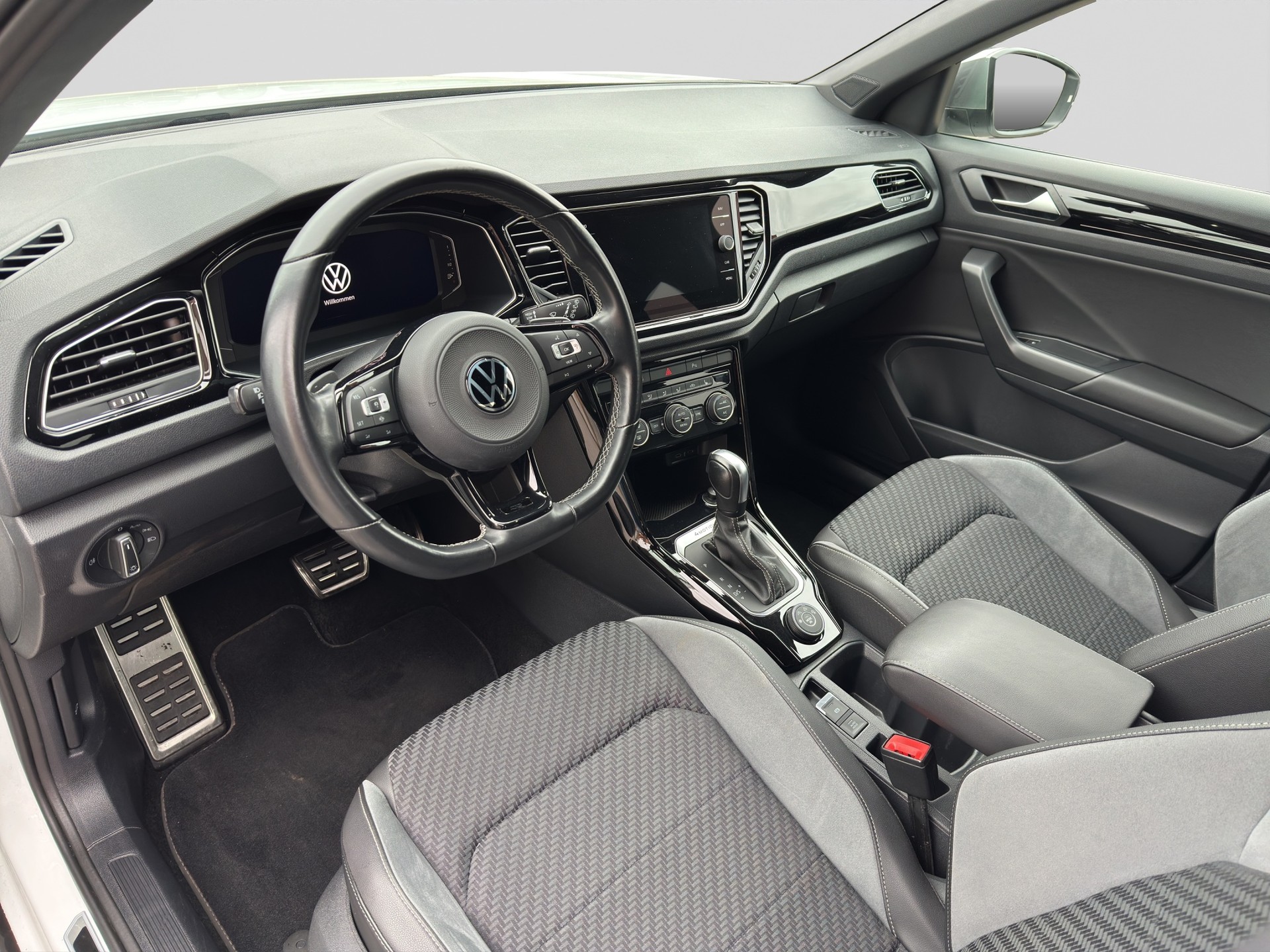 VW T-Roc 2.0 TSI R DSG 4Motion-image-6