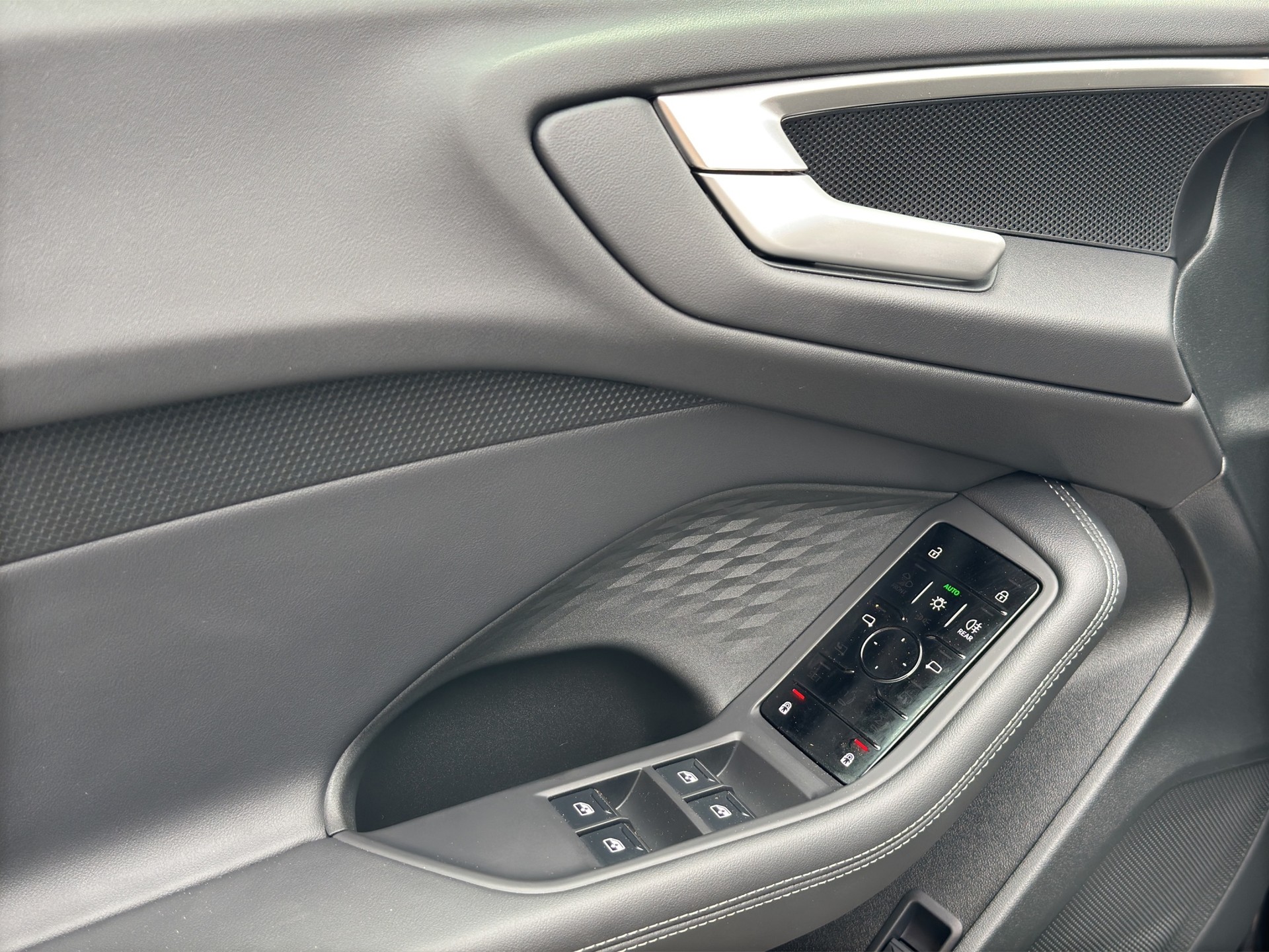 AUDI A5 Limousine TDI S tronic LEDER-image-8