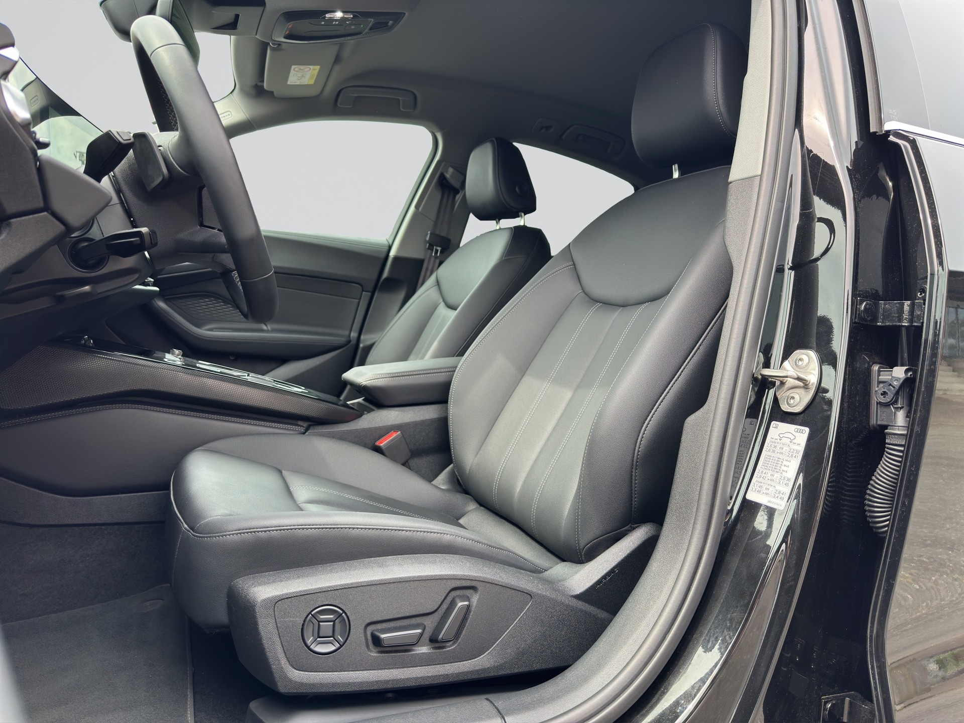 AUDI A5 Limousine TDI S tronic LEDER-image-5