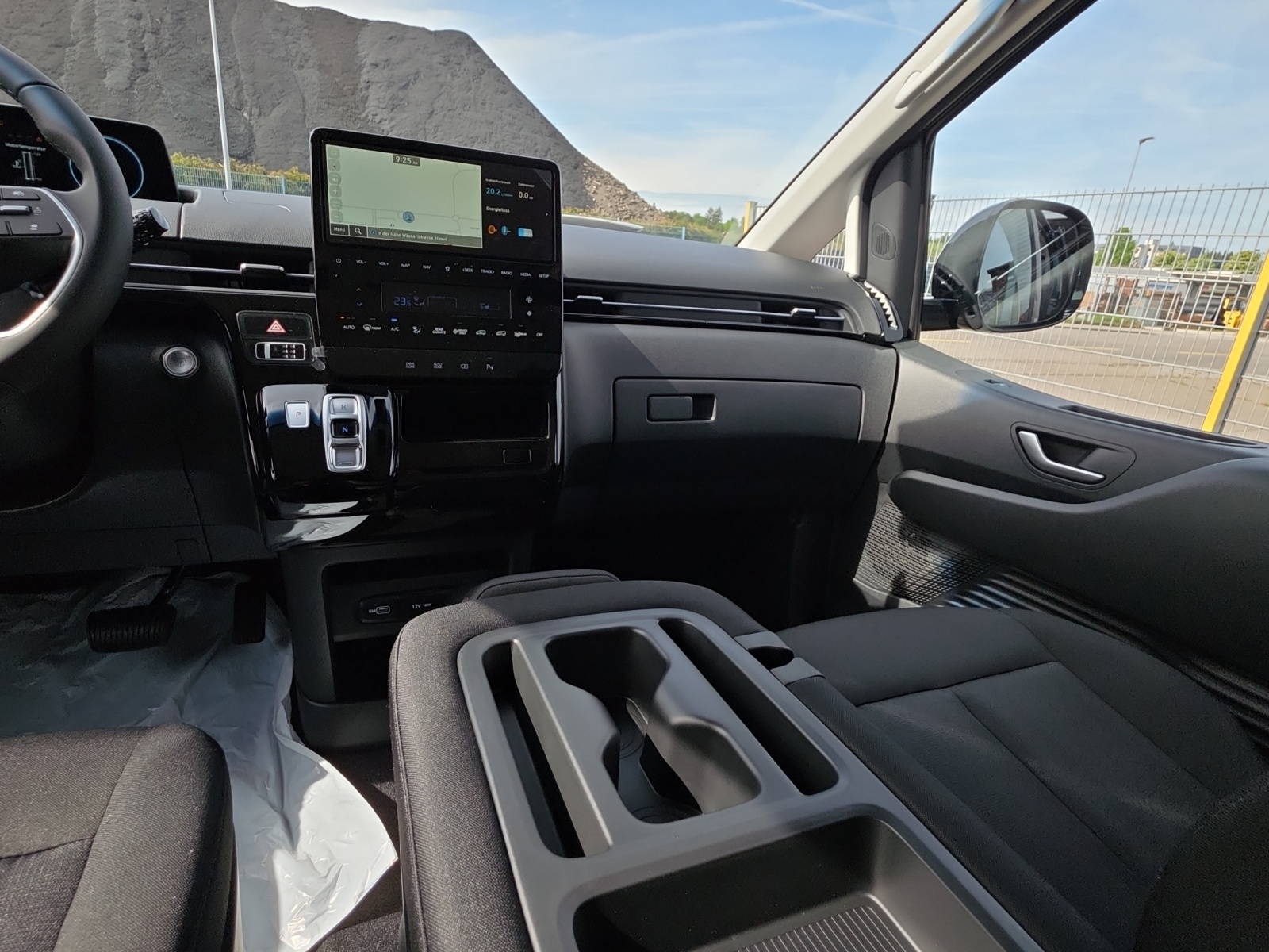 HYUNDAI Staria Wagon 1.6 T-GDi HEV Amplia A-image-12