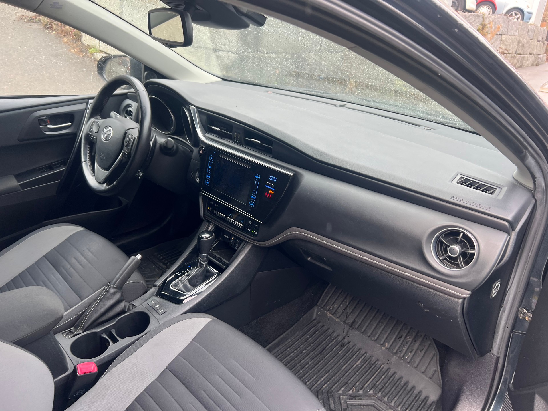 TOYOTA Auris Touring Sports 1.2 Turbo Luna CVT-image-10