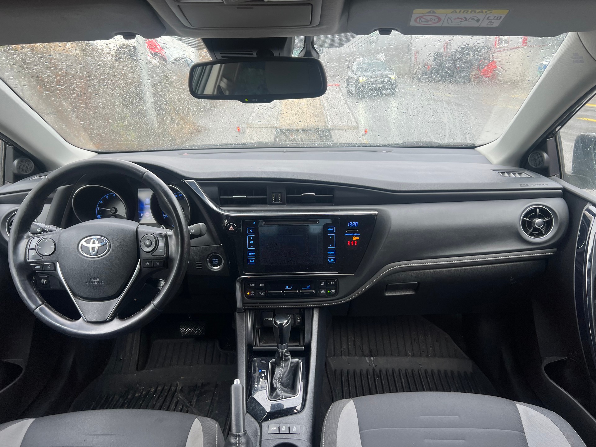 TOYOTA Auris Touring Sports 1.2 Turbo Luna CVT-image-9