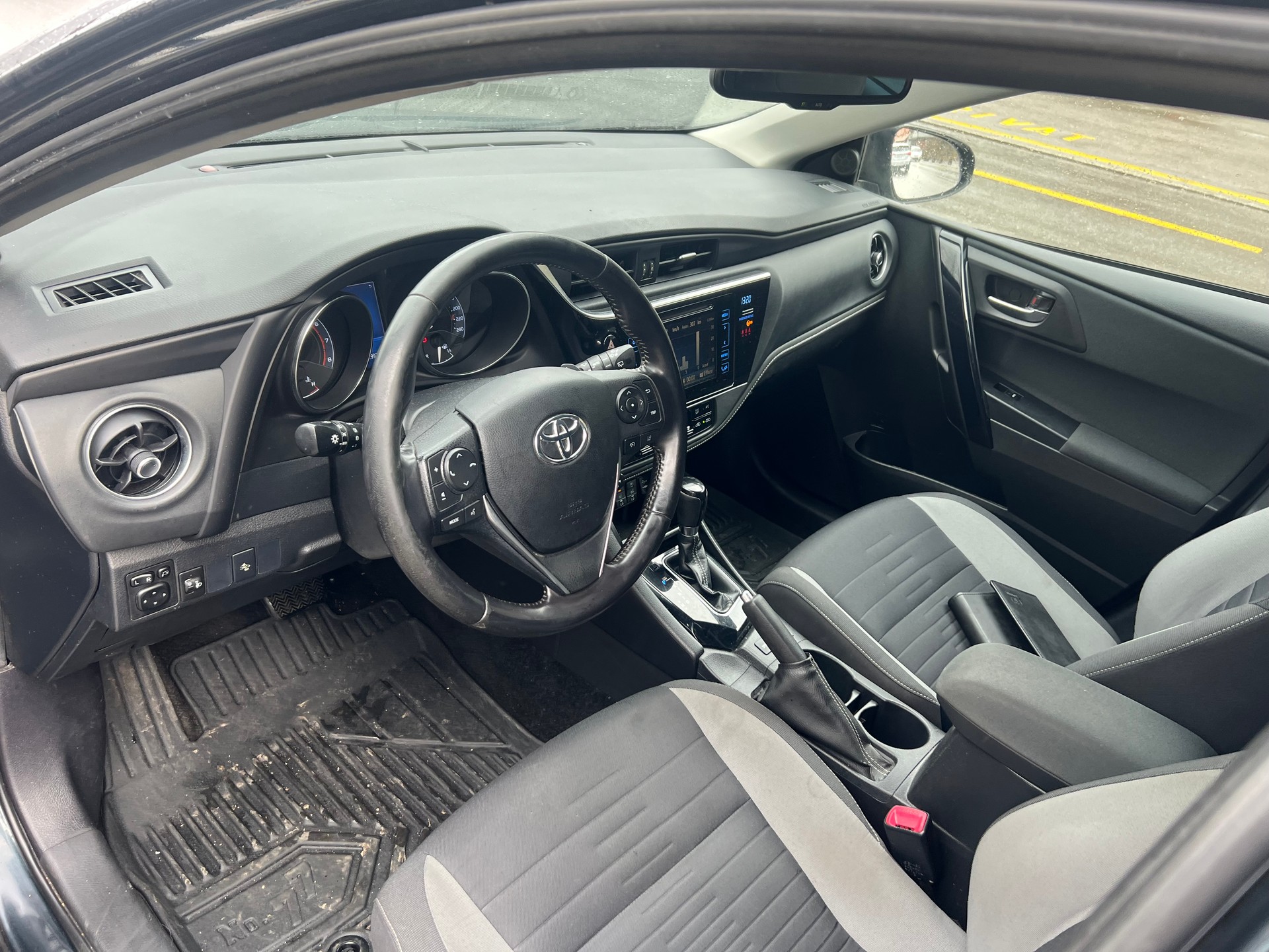 TOYOTA Auris Touring Sports 1.2 Turbo Luna CVT-image-8